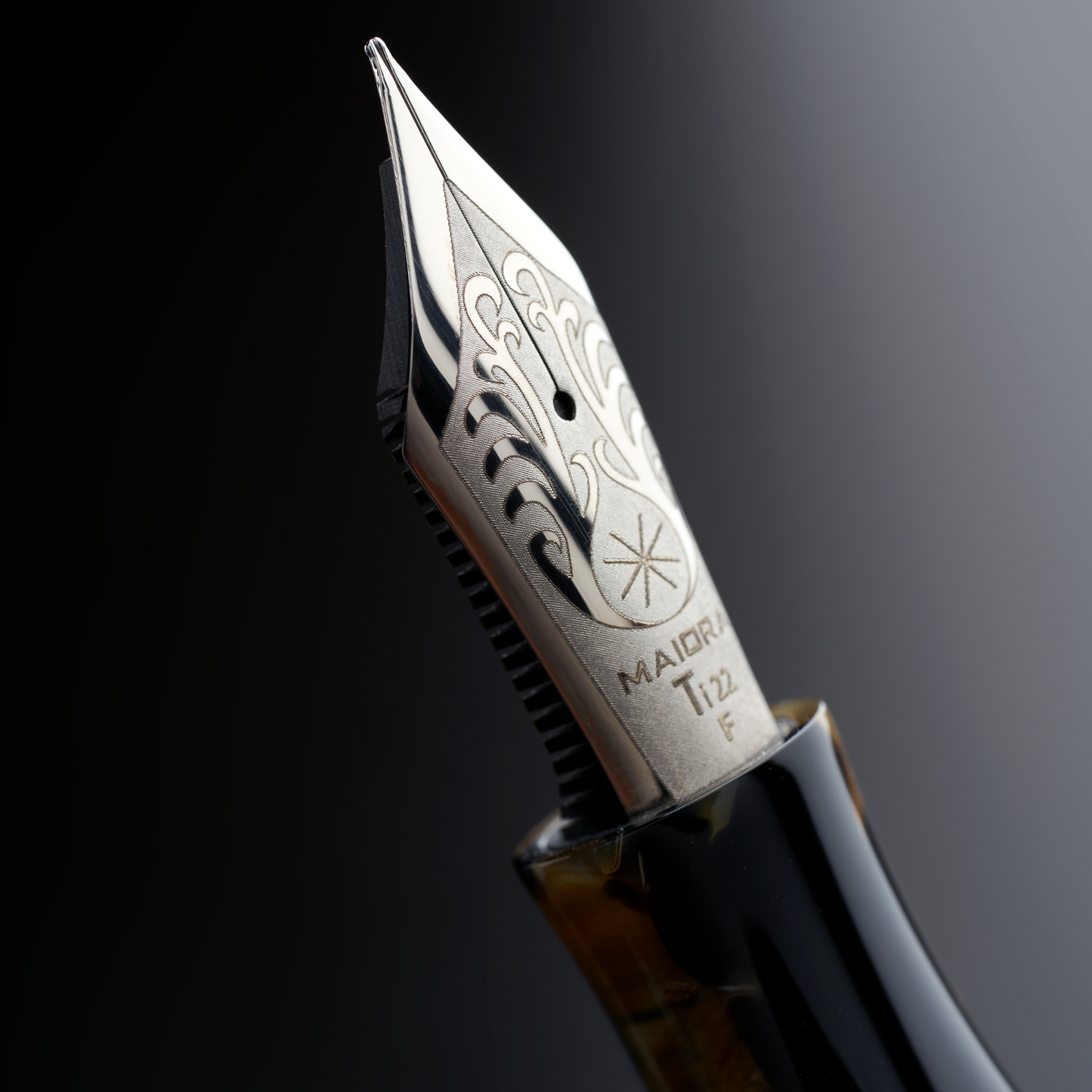Maiora Ultra Ogiva Ti 22 Gea Mother Earth #8 Titanium Fountain Pen
