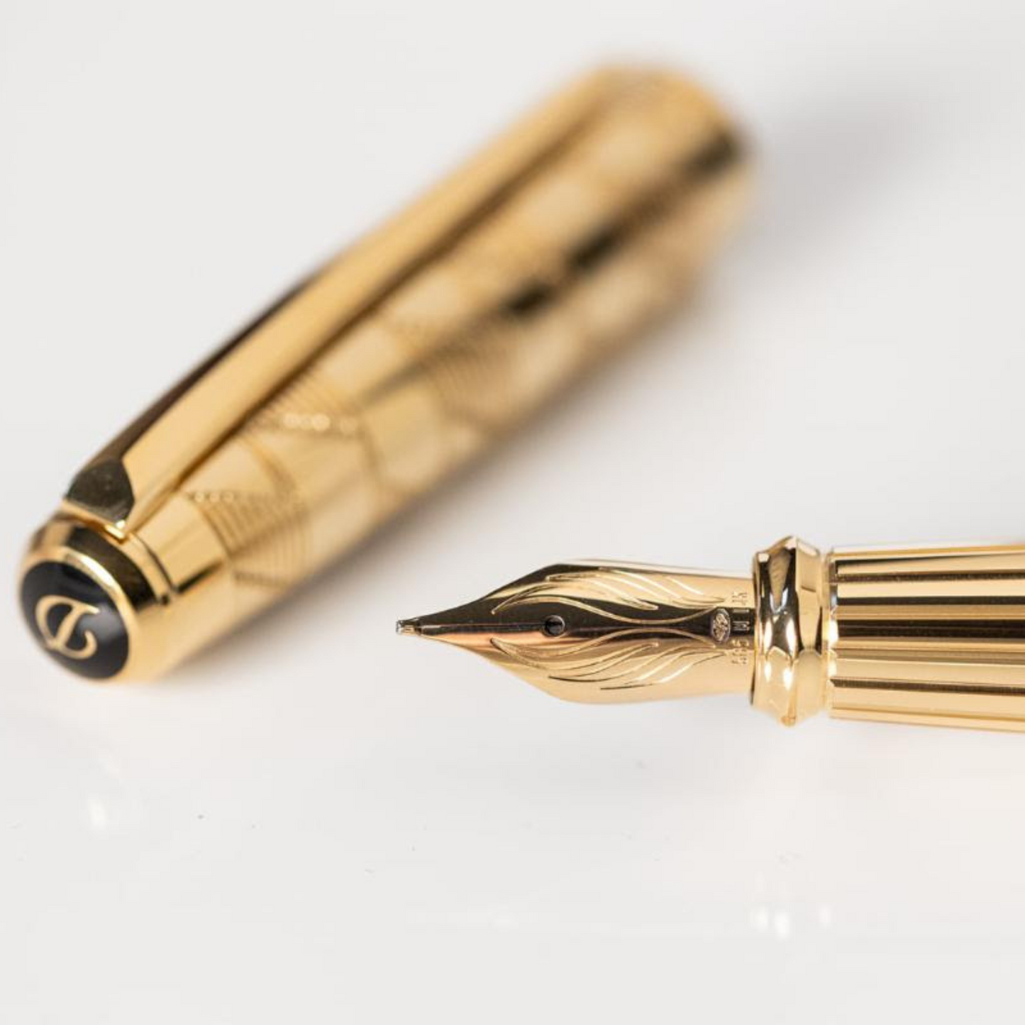 S.T. Dupont Monogram 1872 Eternity L Gold Fountain Pen