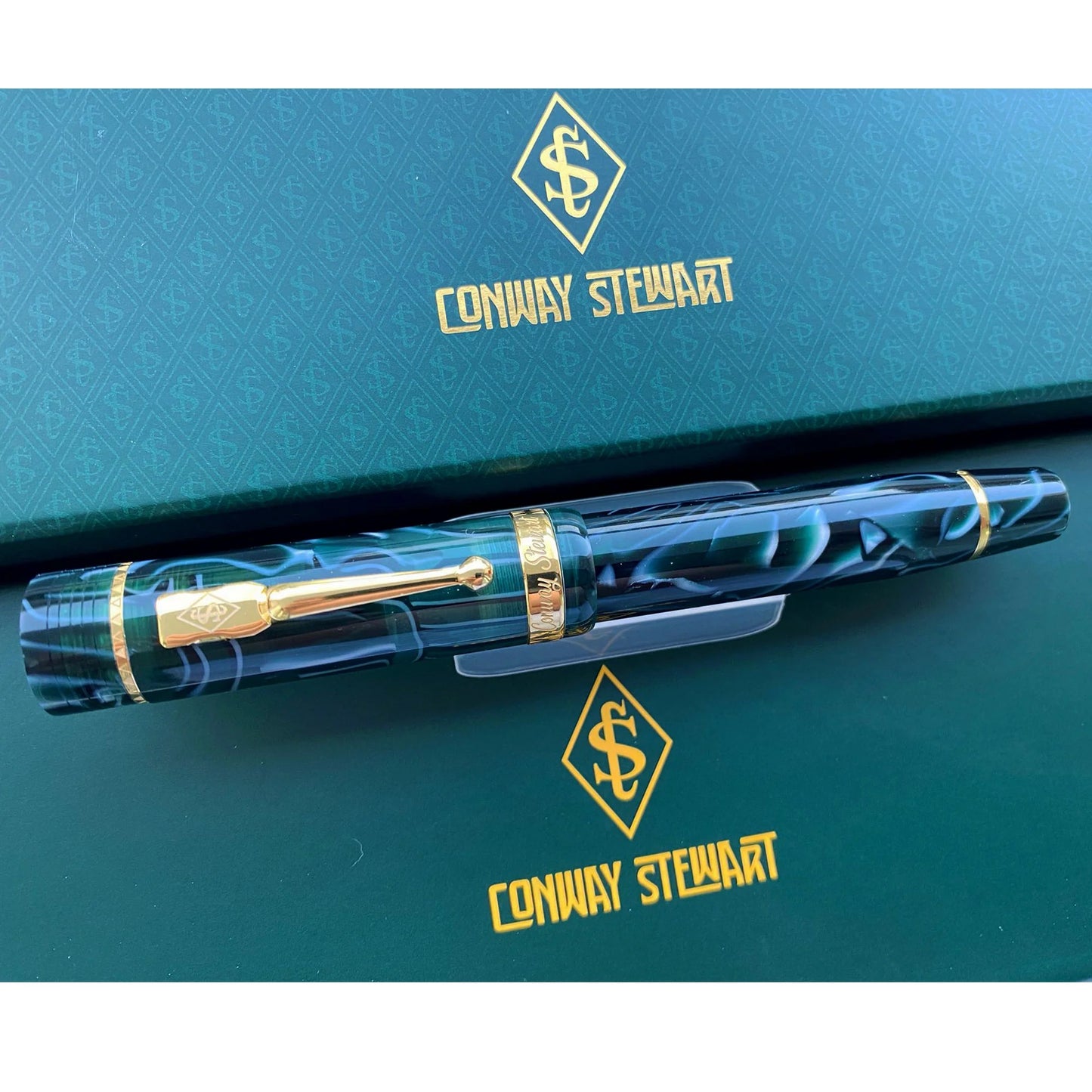 Conway Stewart Churchill Oversized Green Lagoon