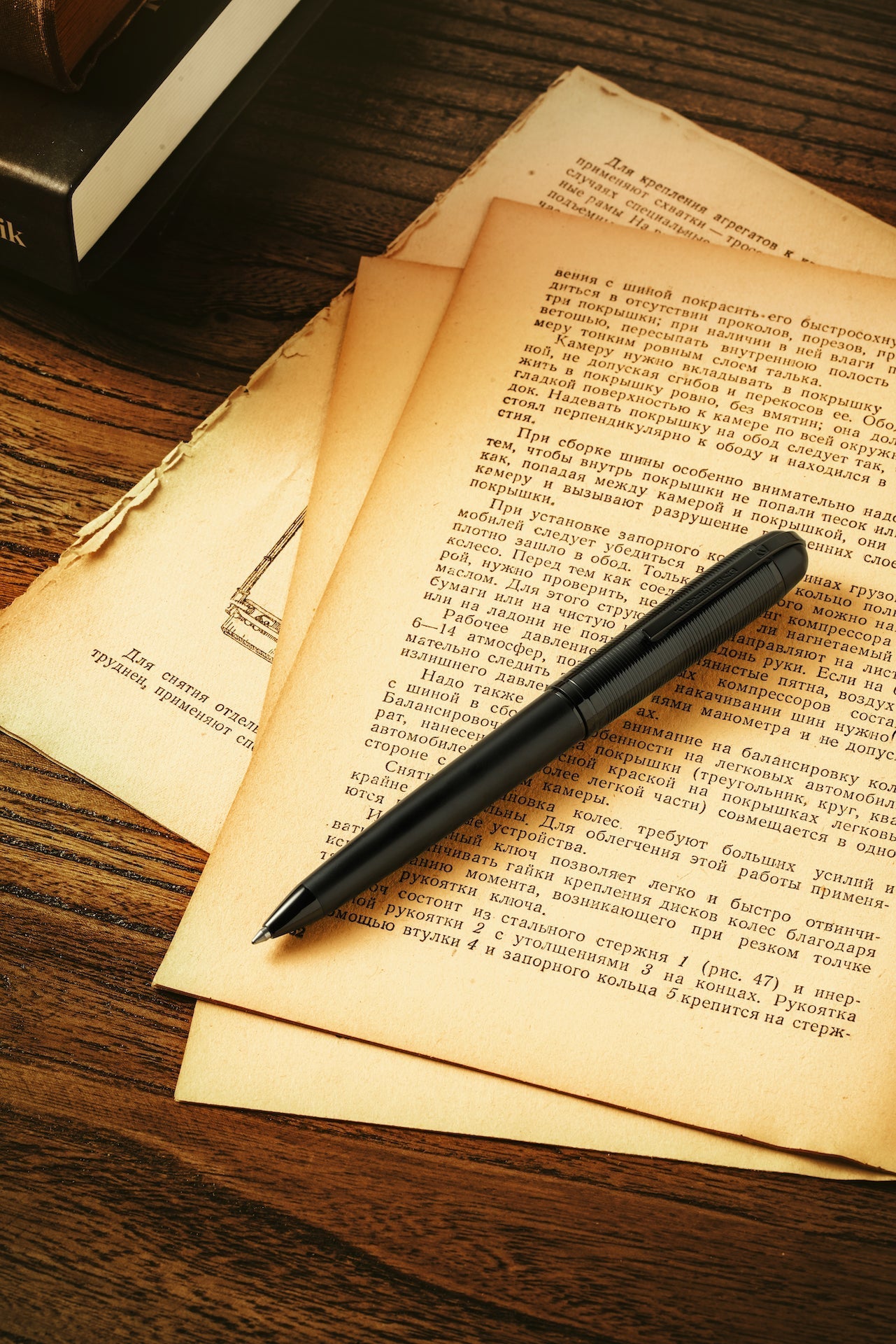 Wahl-Eversharp Skyline Black Presentation Gold Cap - Ballpoint Pen