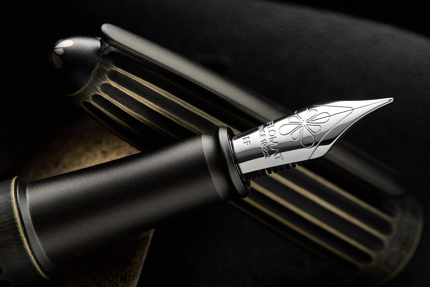 Diplomat Aero Oxyd Brass Steel