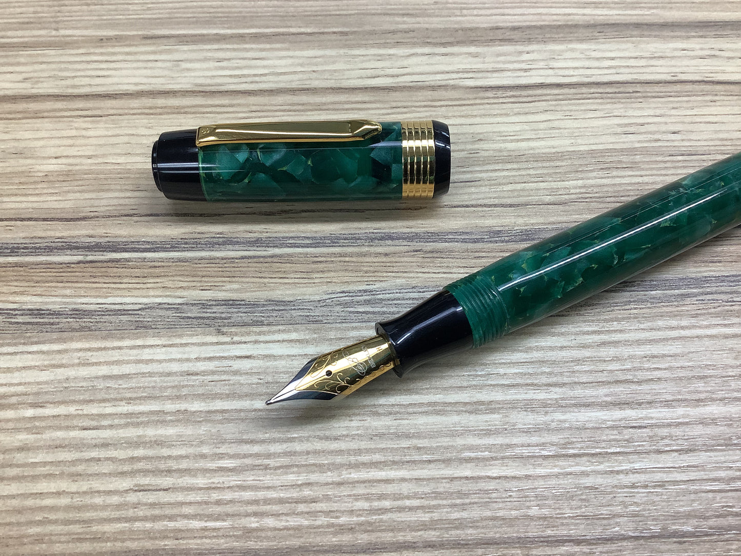 Bexley Patriarch Collection Green Steel Nib - Fountain Pen