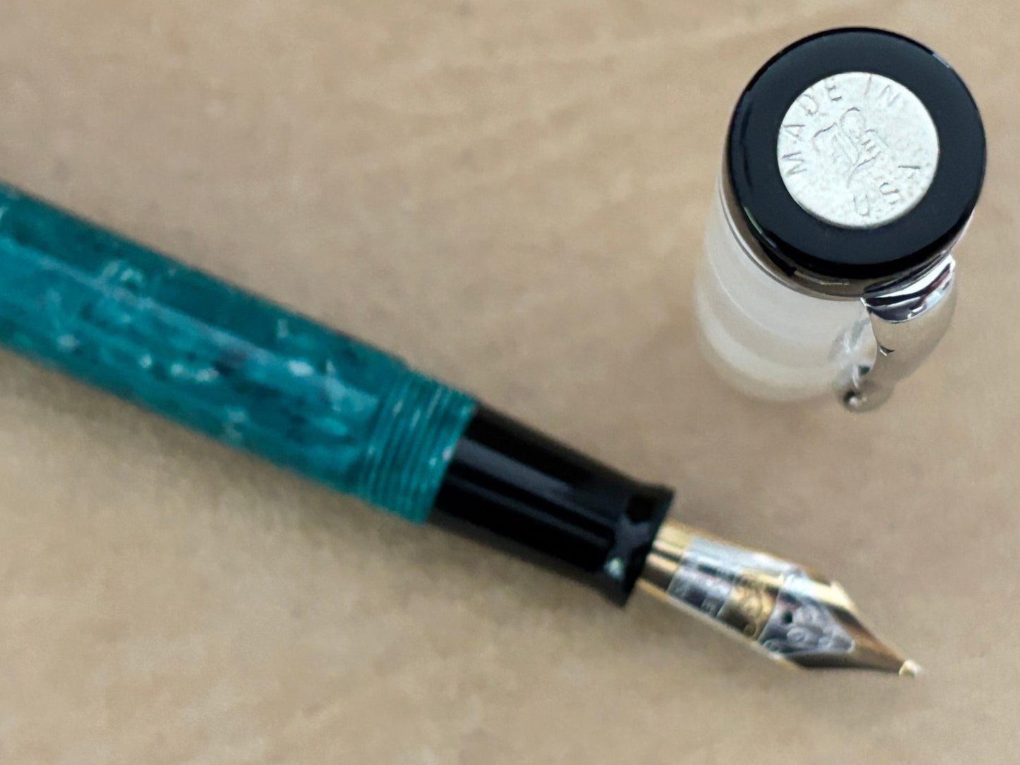 Bexley Deluxe Green Jade with Clear Demo Cap 18k Gold Nib - Fountain Pen