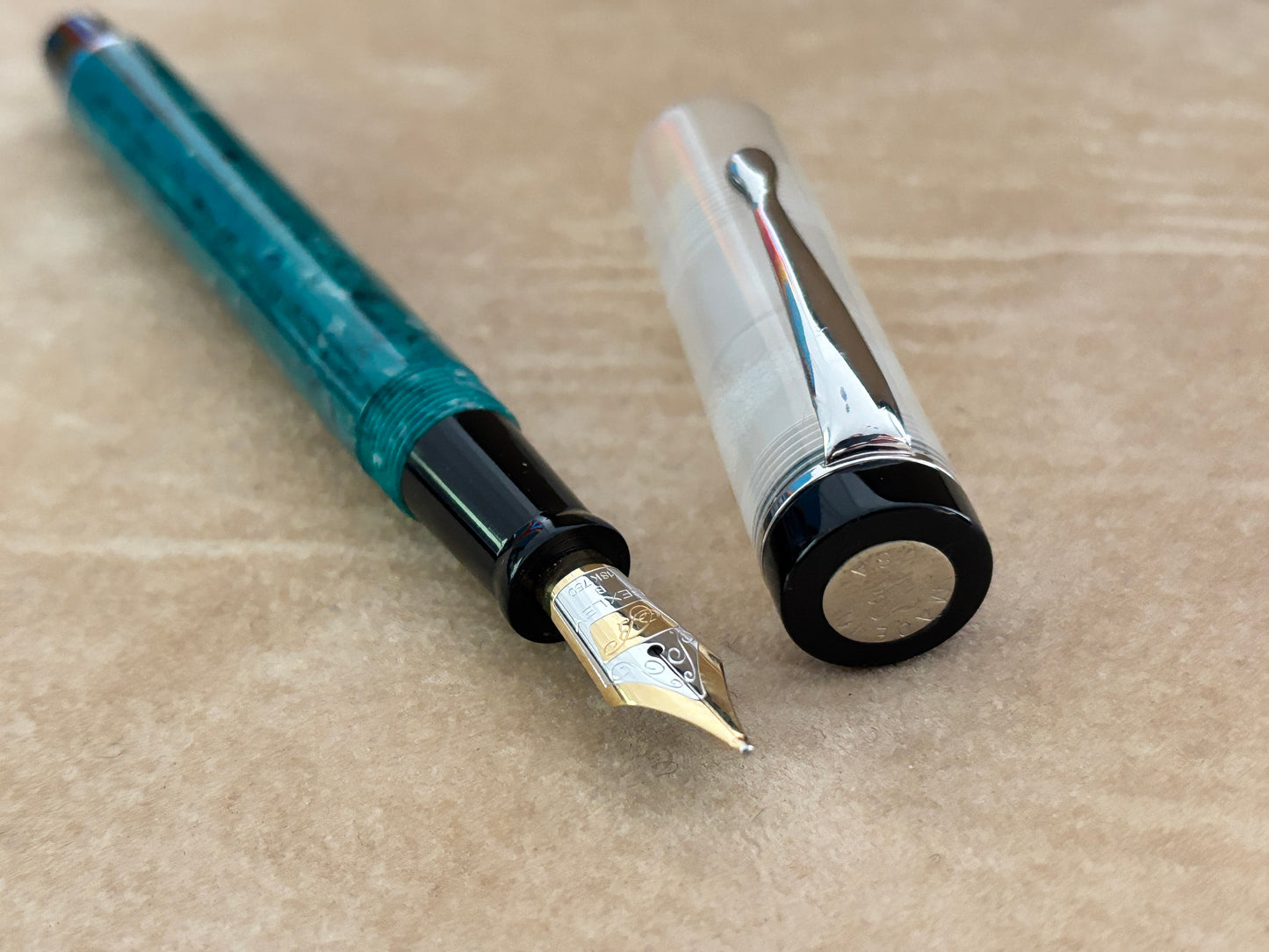 Bexley Deluxe Green Jade with Clear Demo Cap 18k Gold Nib - Fountain Pen