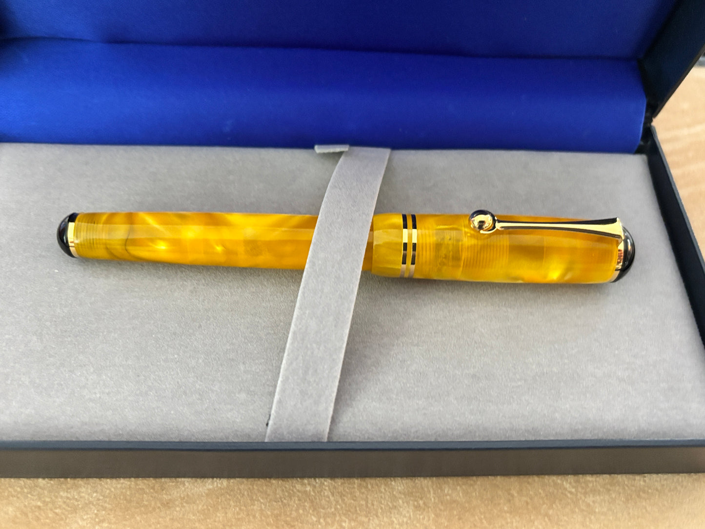 Bexley Perlesse Yellow Pearl 18k Gold Nib - Fountain Pen
