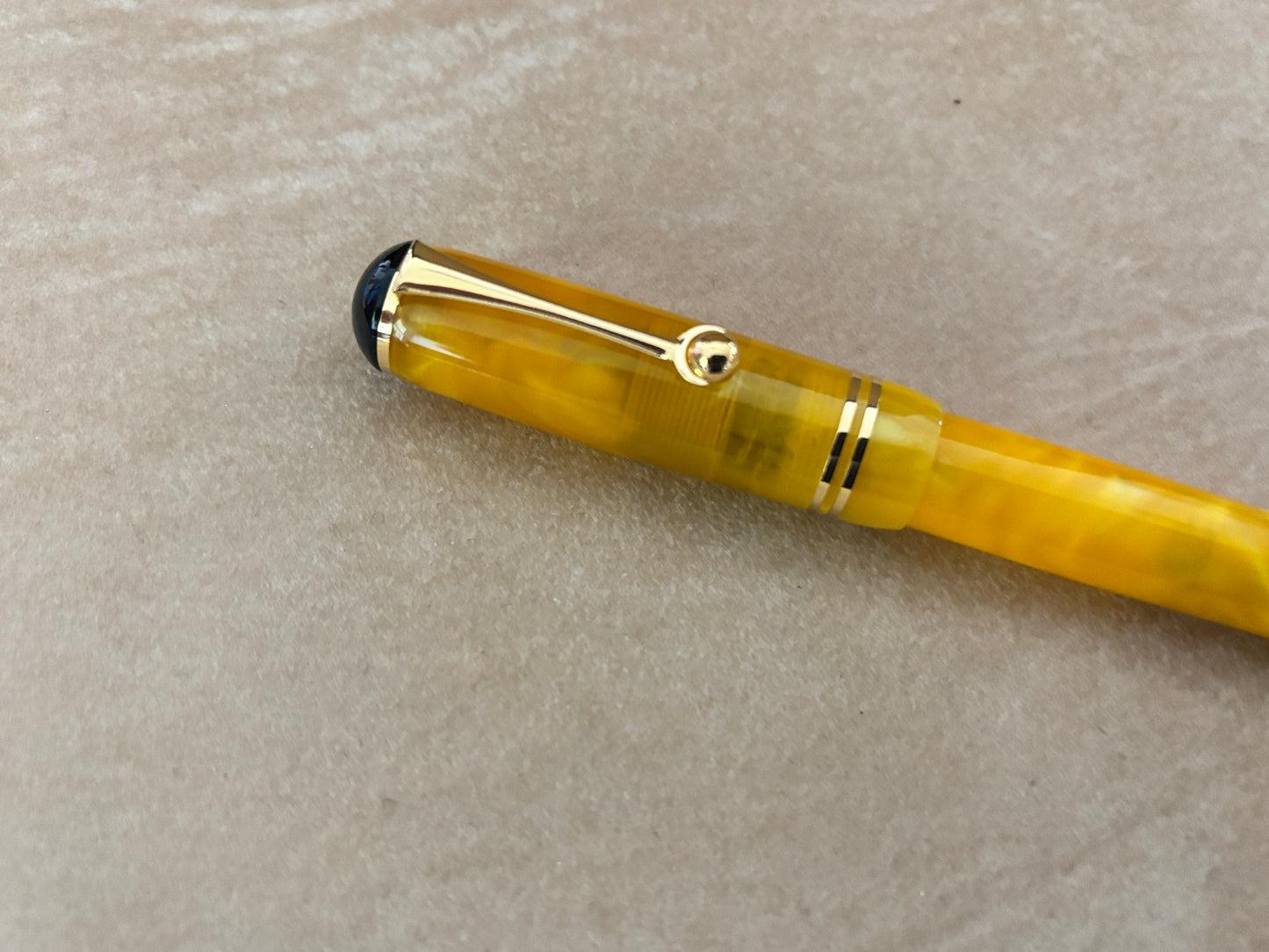 Bexley Perlesse Yellow Pearl 18k Gold Nib - Fountain Pen
