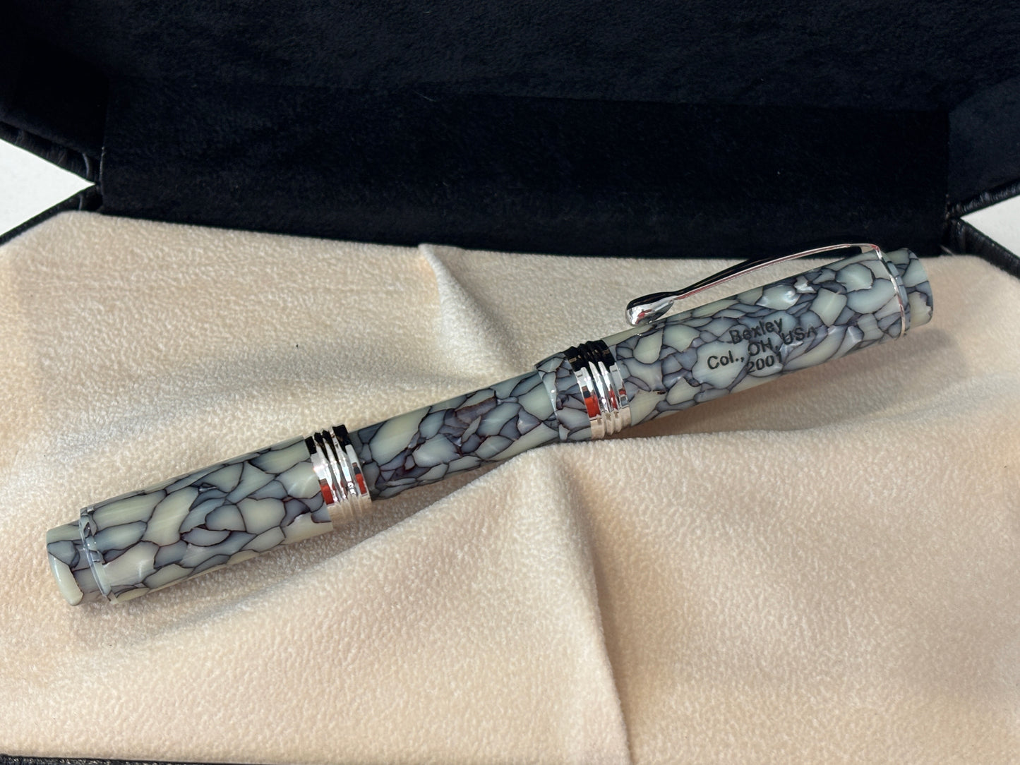 Bexley Sleeve Filler Cracked Ice Rhodium Trim (Circa 2003) - Fountain Pen