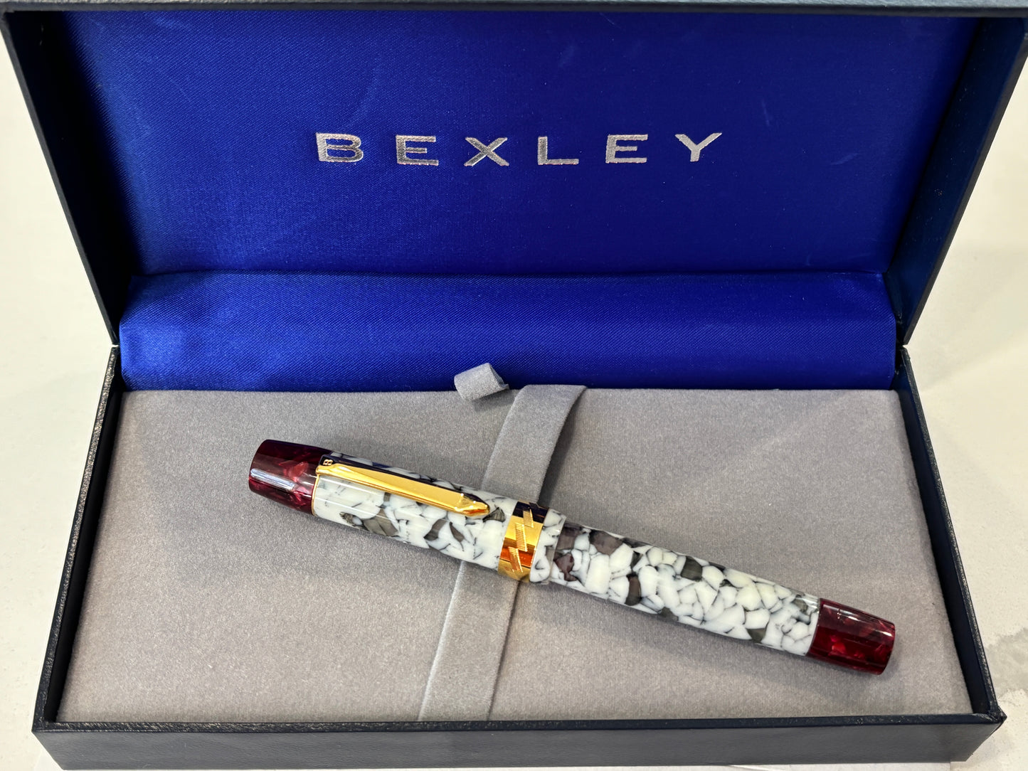 Bexley Gaston Winter Wonderland Red and Cracked Ice (Circa 2010) - Fountain Pen