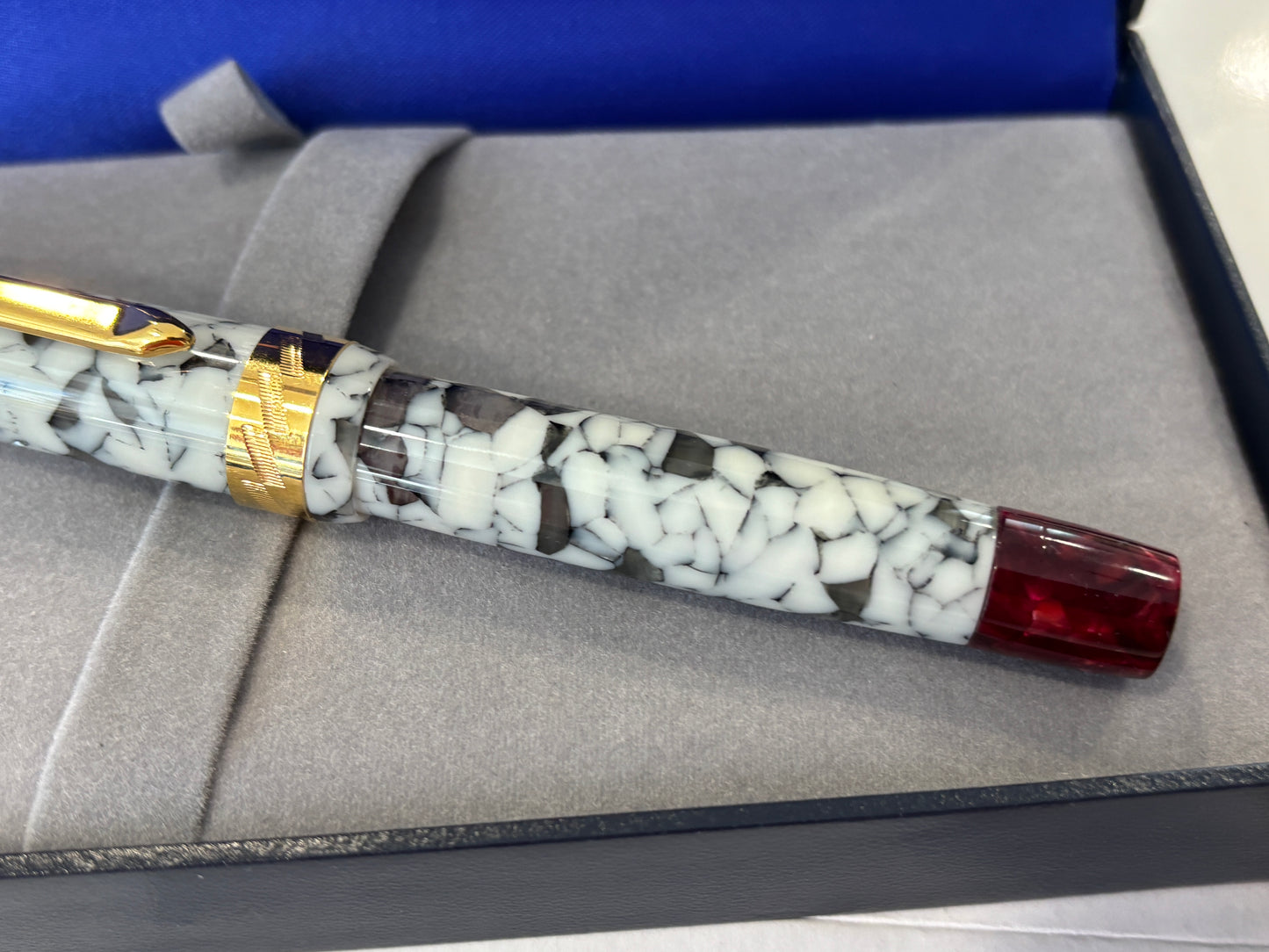 Bexley Gaston Winter Wonderland Red and Cracked Ice (Circa 2010) - Fountain Pen