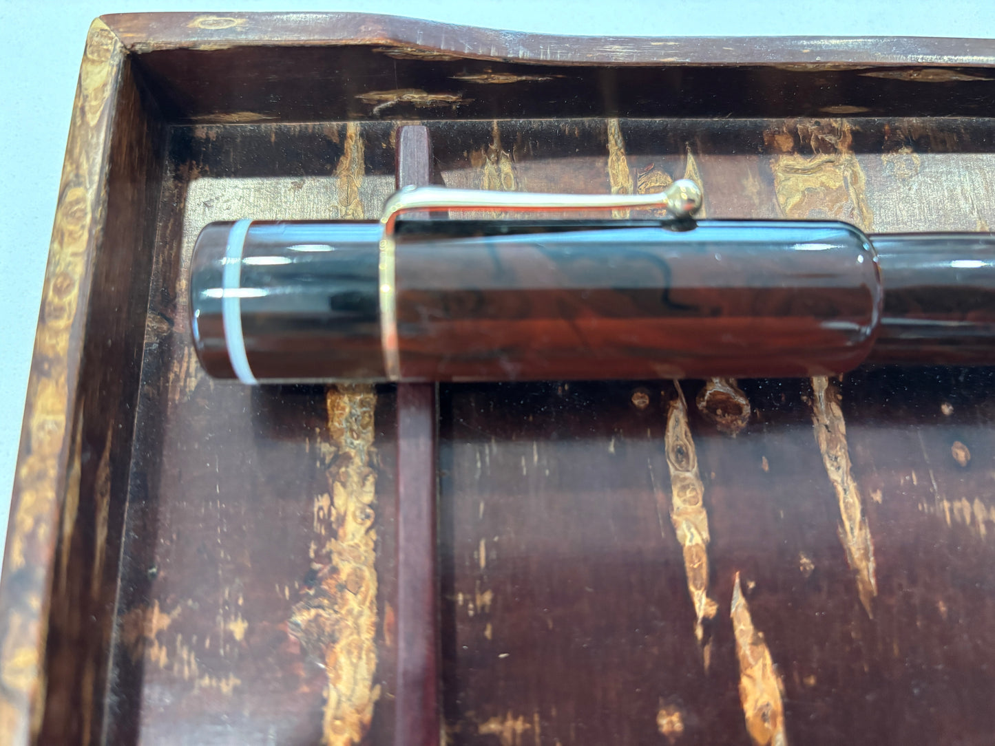 Bexley Giant Swirl Burgundy With White Bands - Fountain Pen