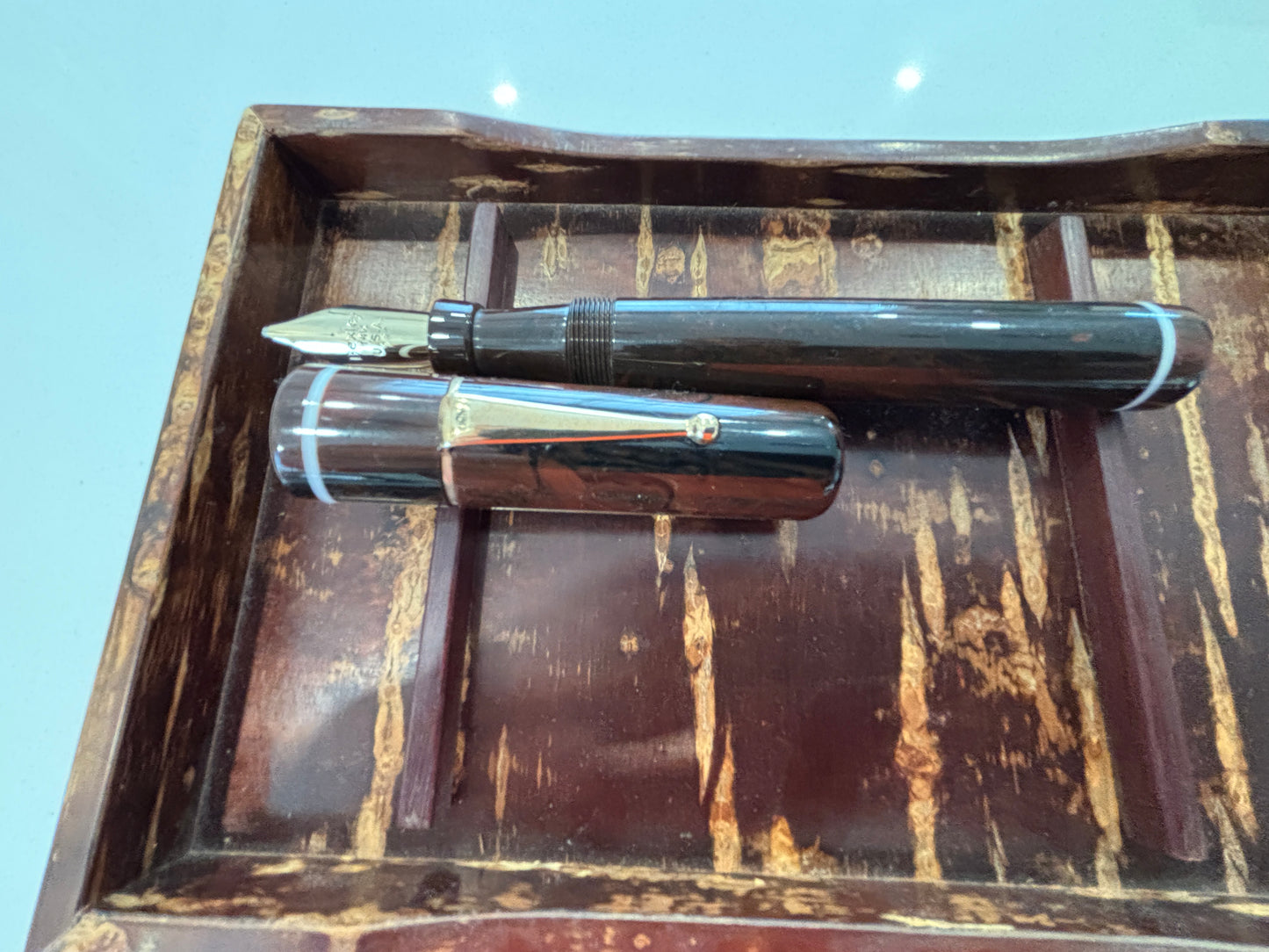 Bexley Giant Swirl Burgundy With White Bands - Fountain Pen