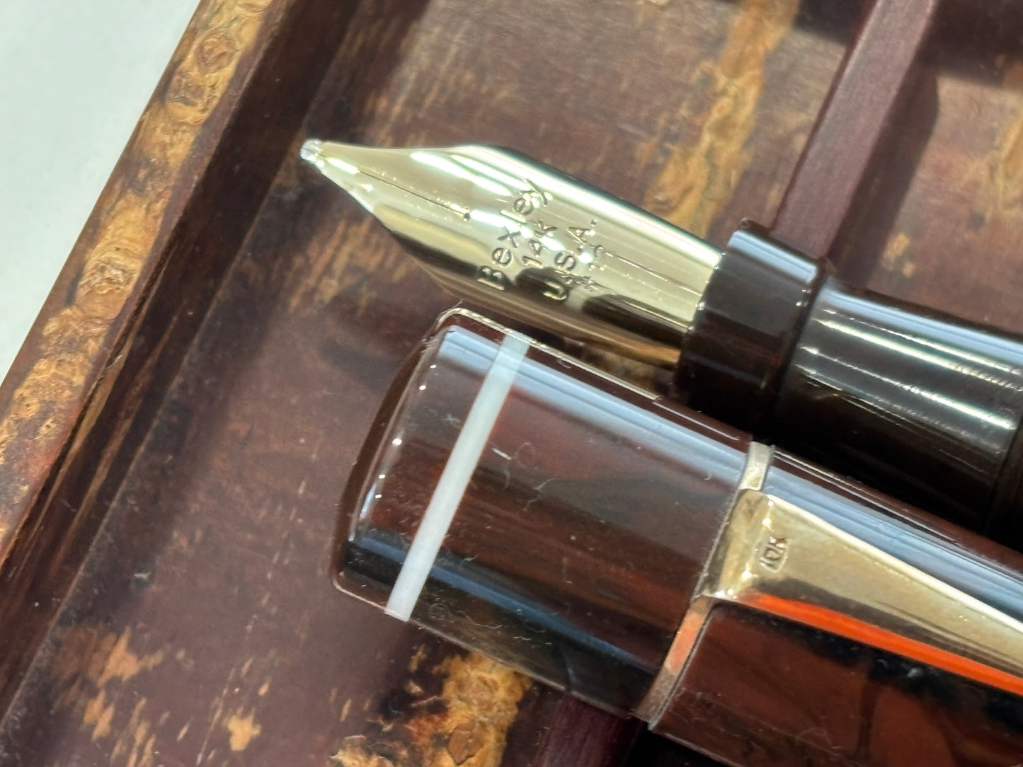 Bexley Giant Swirl Burgundy With White Bands - Fountain Pen