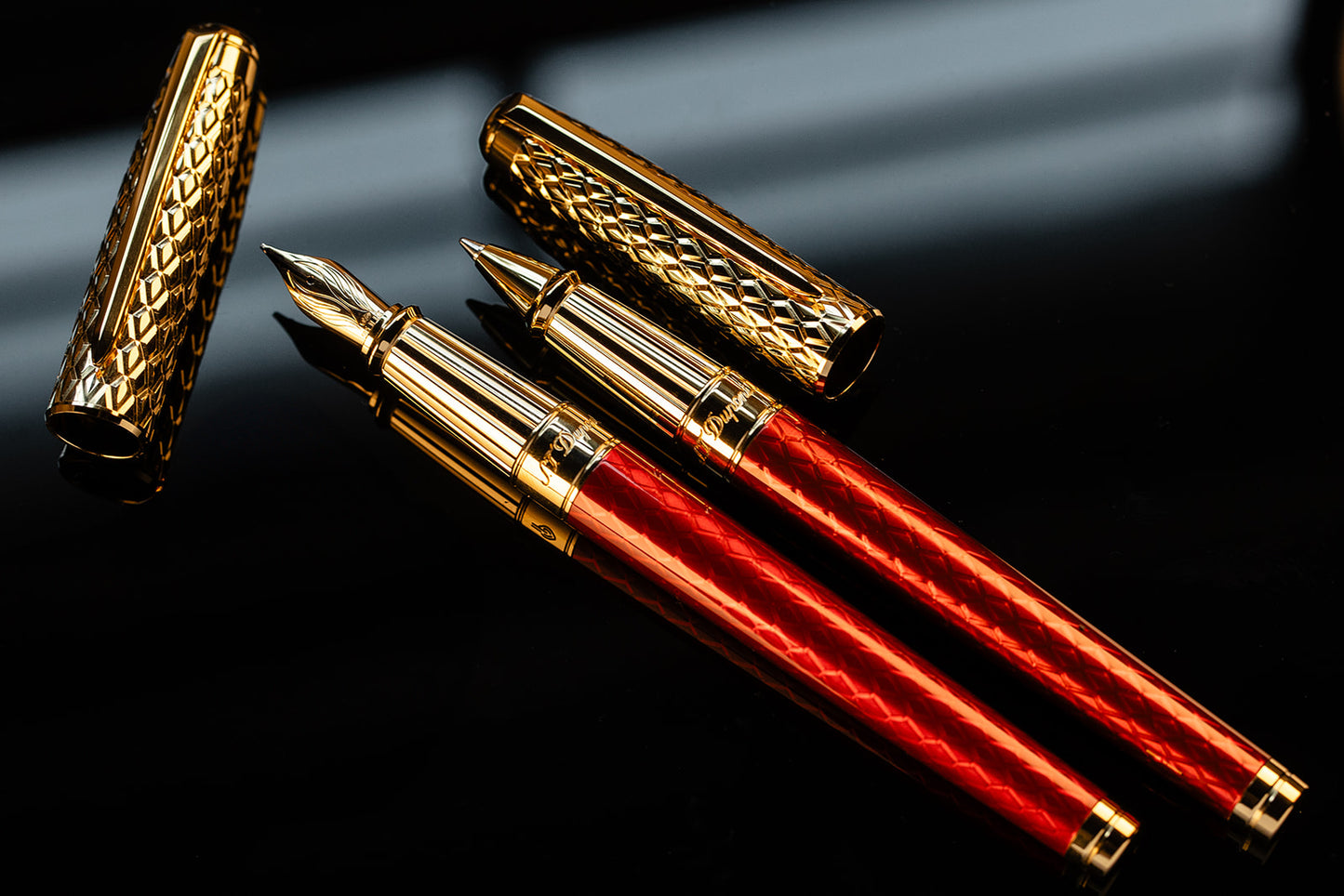 S.T. Dupont Line D Eternity Burgundy & Gold