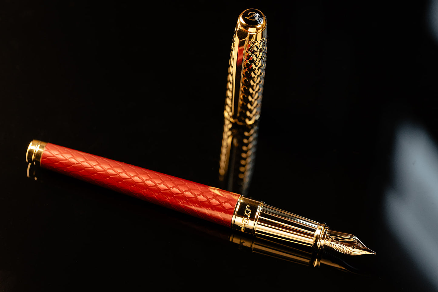 S.T. Dupont Line D Eternity Burgundy & Gold
