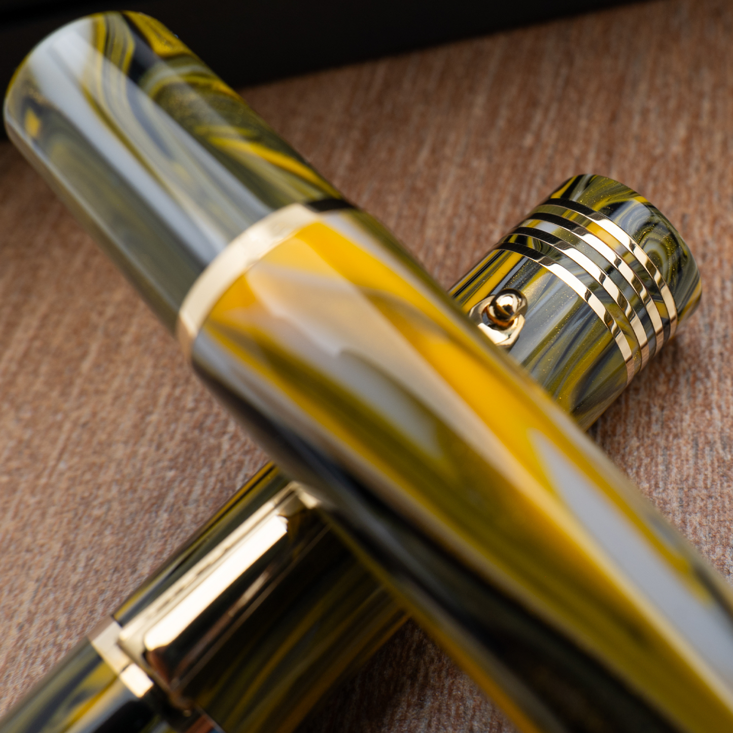 Delta Neo Gallery Marigold Gold Trim - Fountain Pen