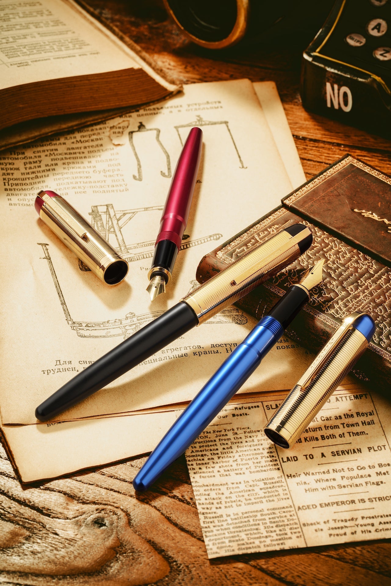 Wahl-Eversharp Skyline Black Presentation Gold Cap - Fountain Pen