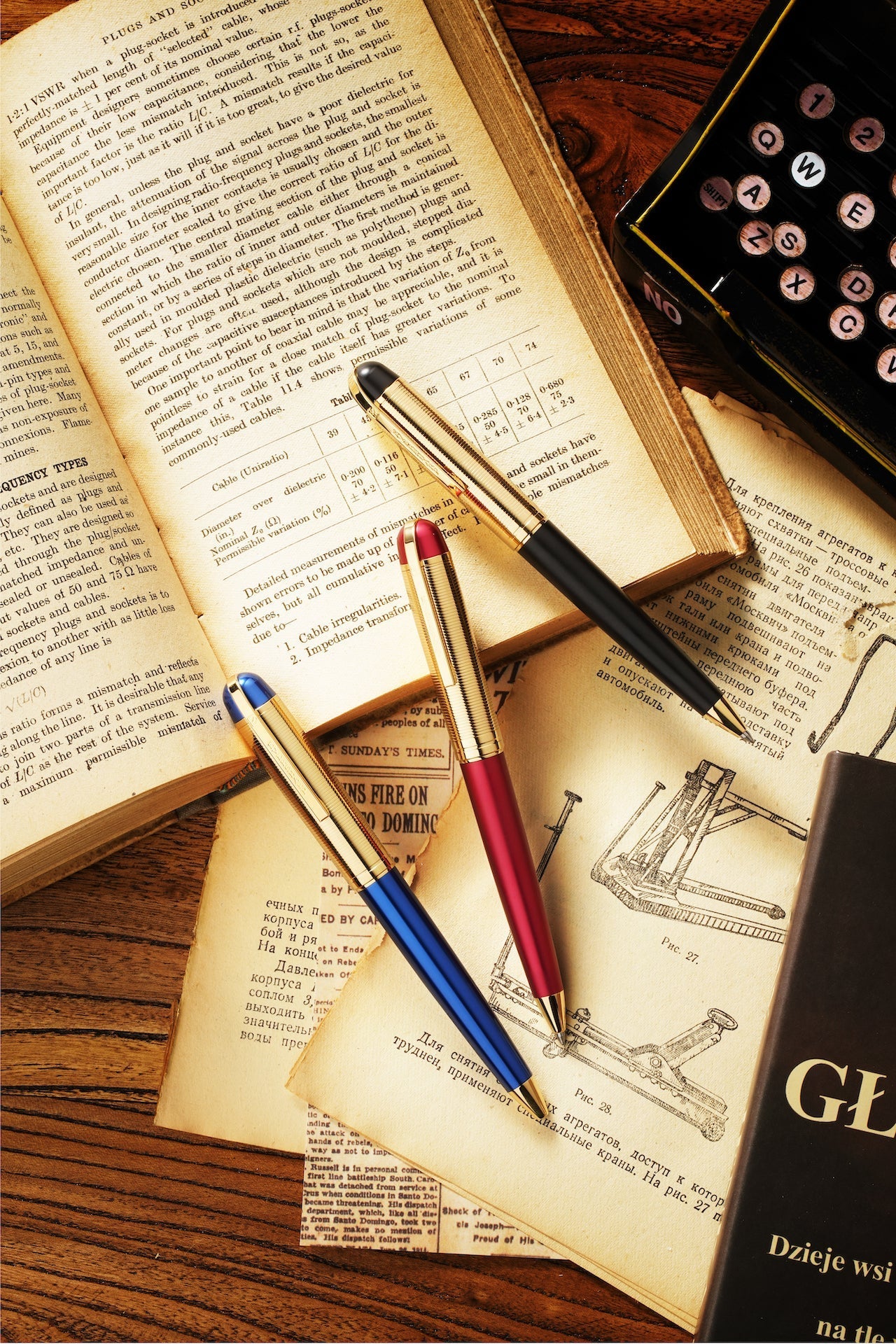 Wahl-Eversharp Skyline Black Presentation Gold Cap - Fountain Pen