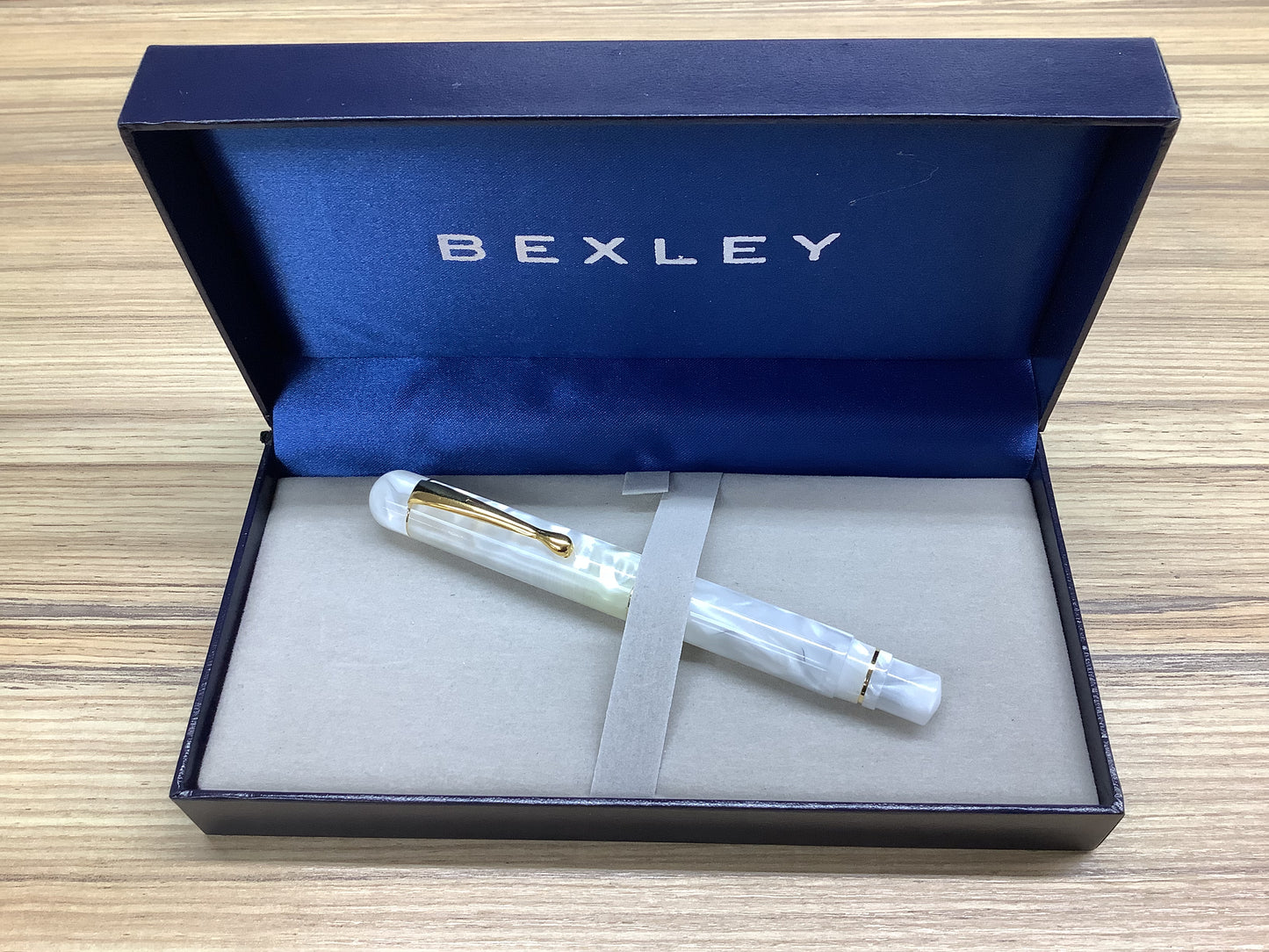 Bexley Jim Gaston White Bear Gold Nib - Fountain Pen