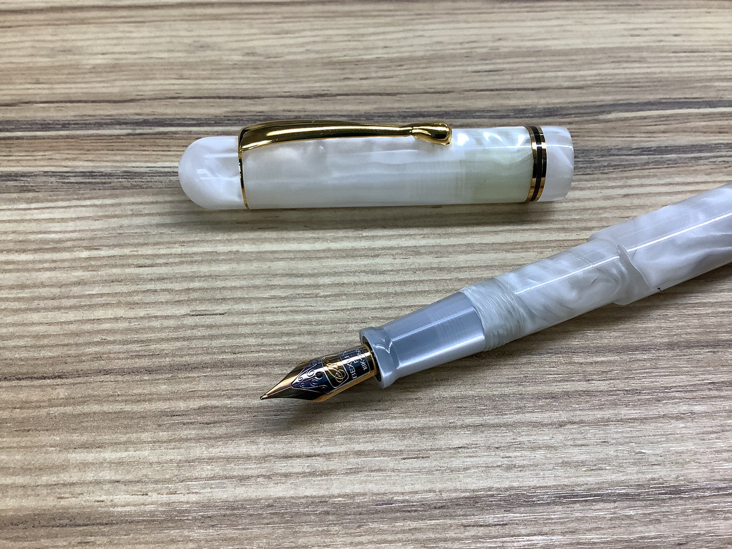 Bexley Jim Gaston White Bear Gold Nib - Fountain Pen