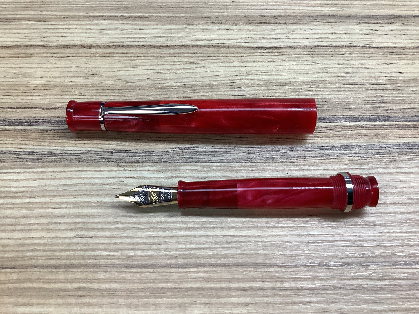 Bexley Tuck-Away Collection Red Pearl Gold Nib - Fountain Pen