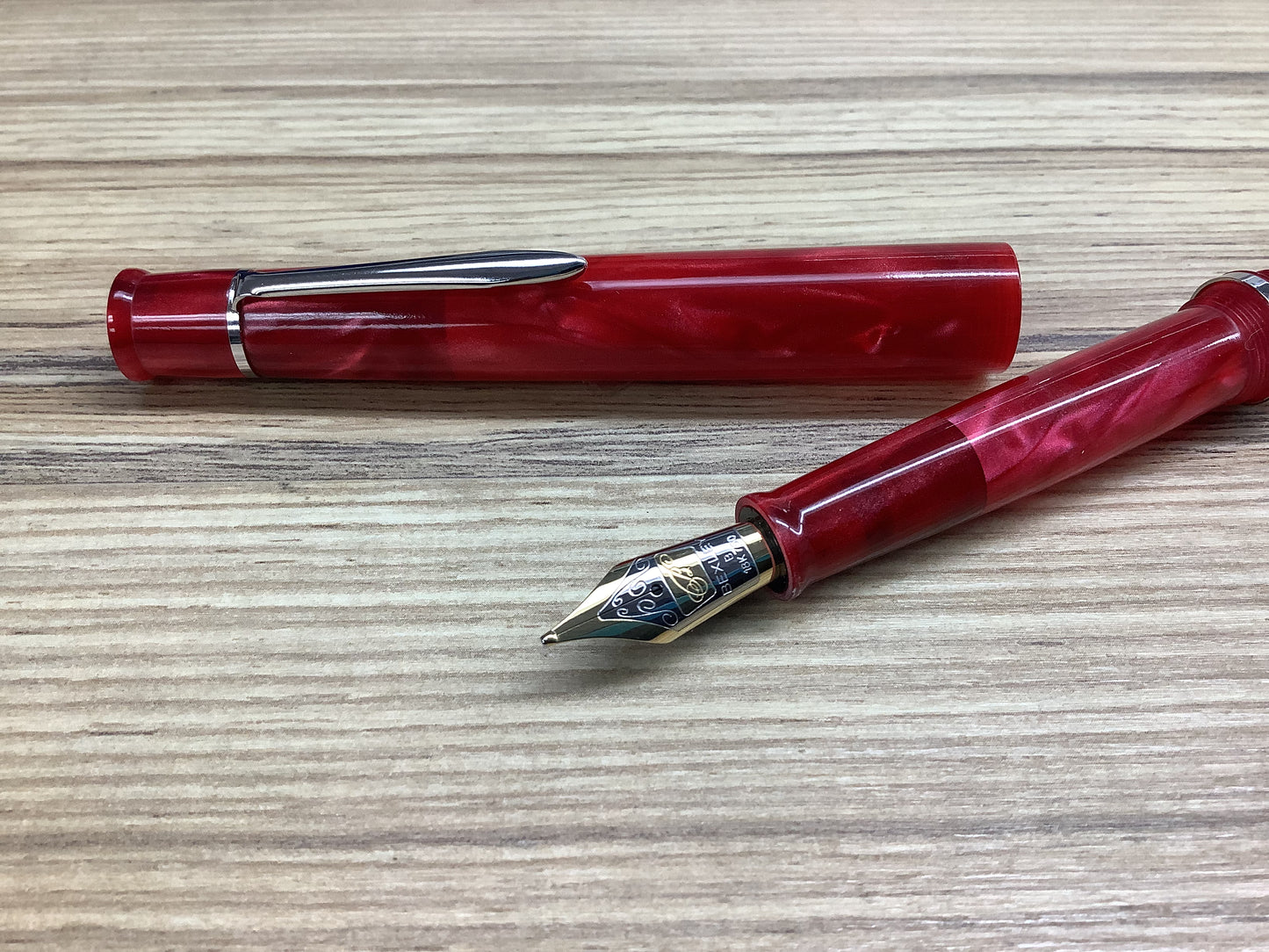 Bexley Tuck-Away Collection Red Pearl Gold Nib - Fountain Pen