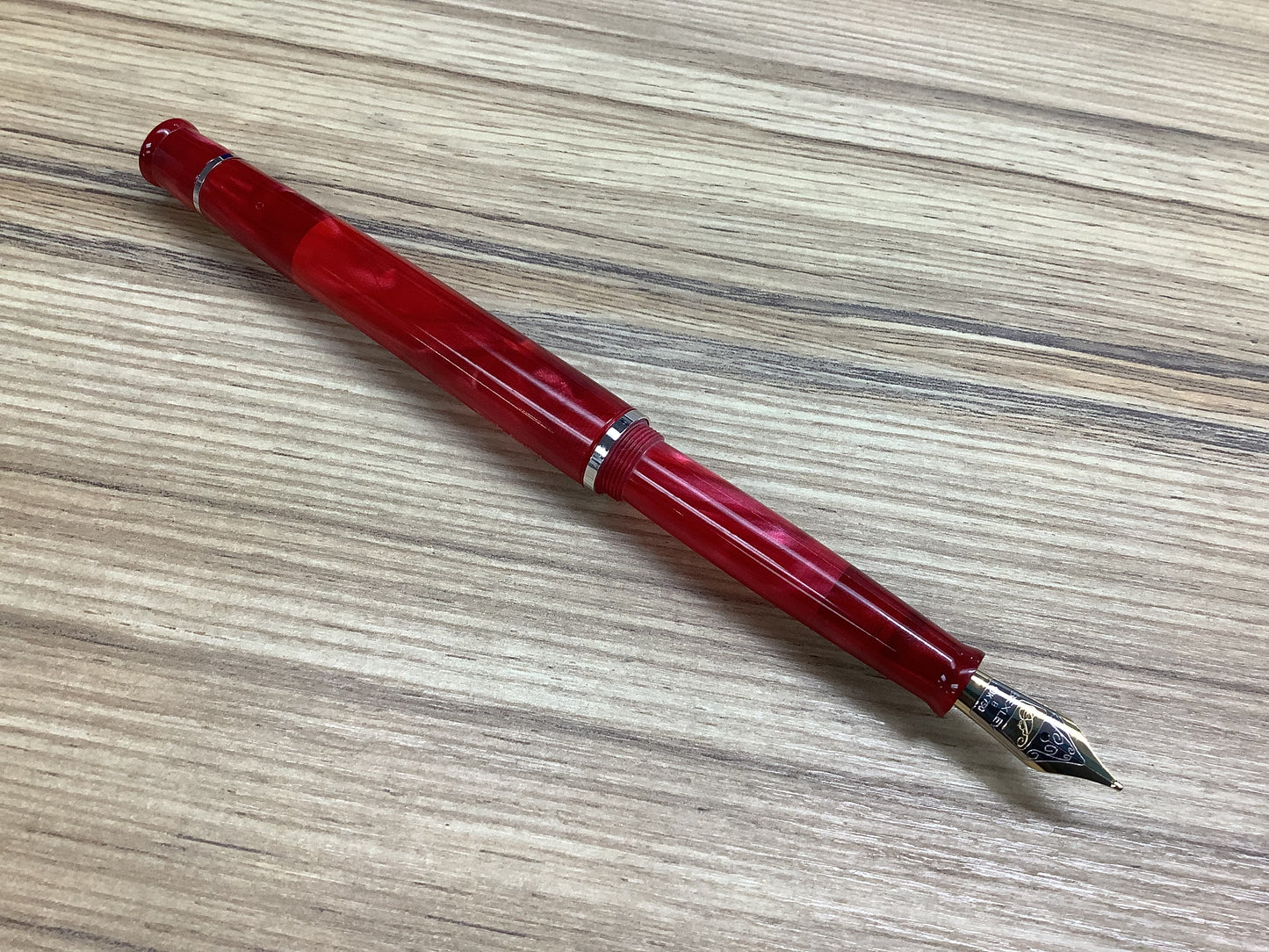 Bexley Tuck-Away Collection Red Pearl Gold Nib - Fountain Pen