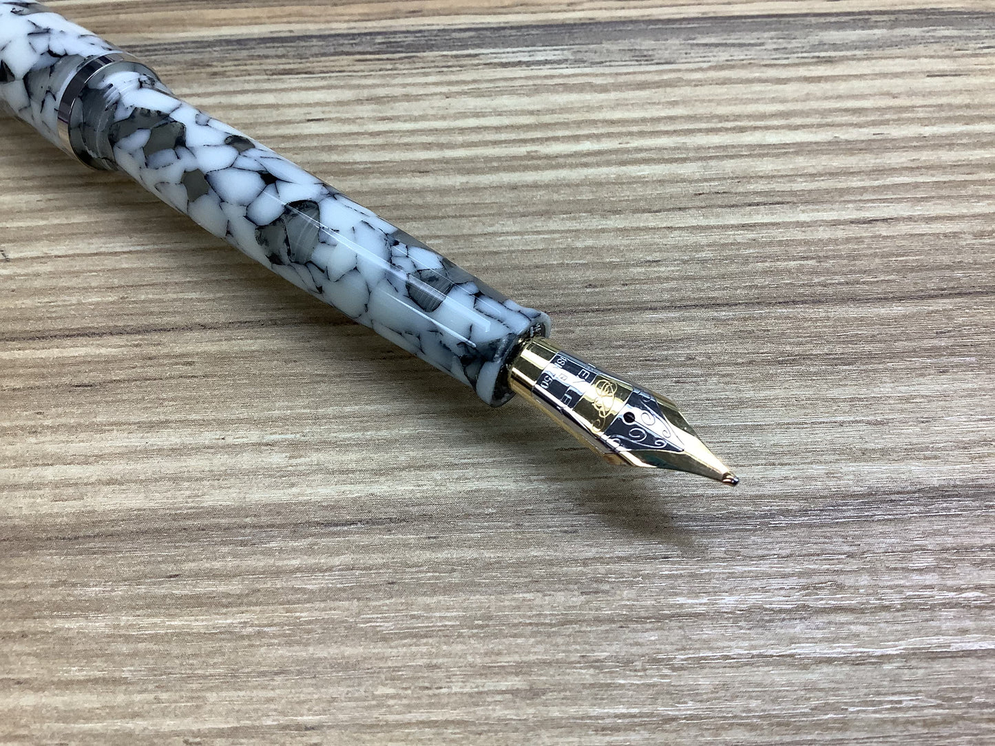 Bexley White Granite 2004 Two Tone 18k Gold - Tuck-Away - Fountain Pen