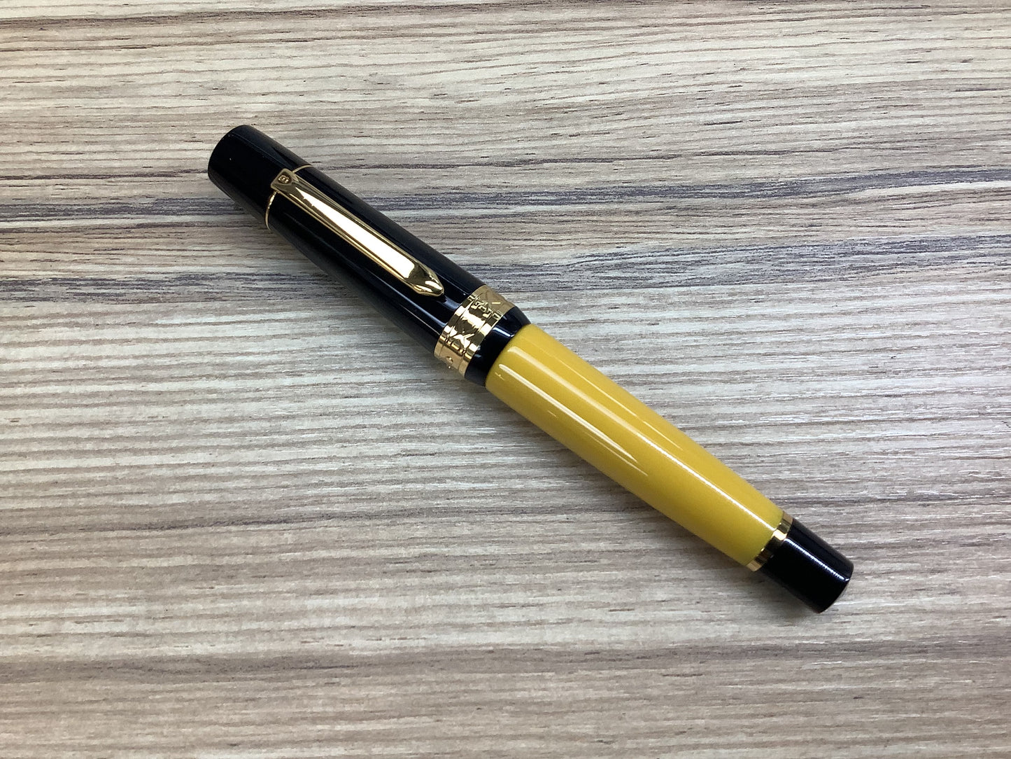 Bexley Tea Time Yellow 1993-2013  Two Tone 14k Gold Nib - Fountain Pen