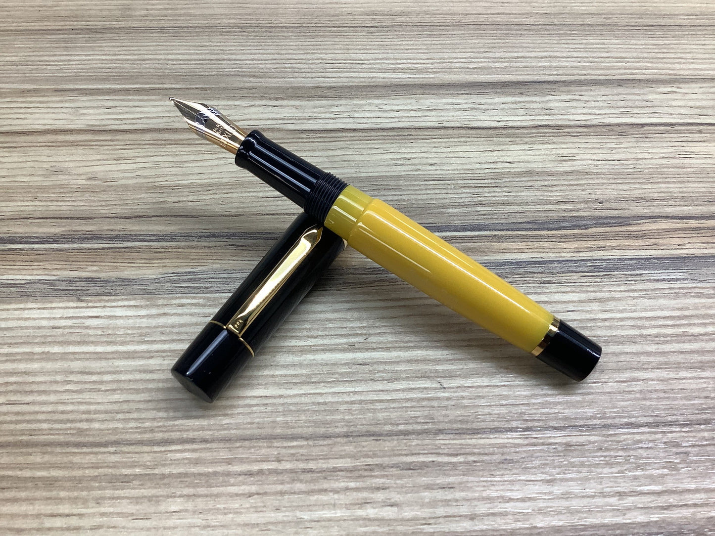 Bexley Tea Time Yellow 1993-2013  Two Tone 14k Gold Nib - Fountain Pen