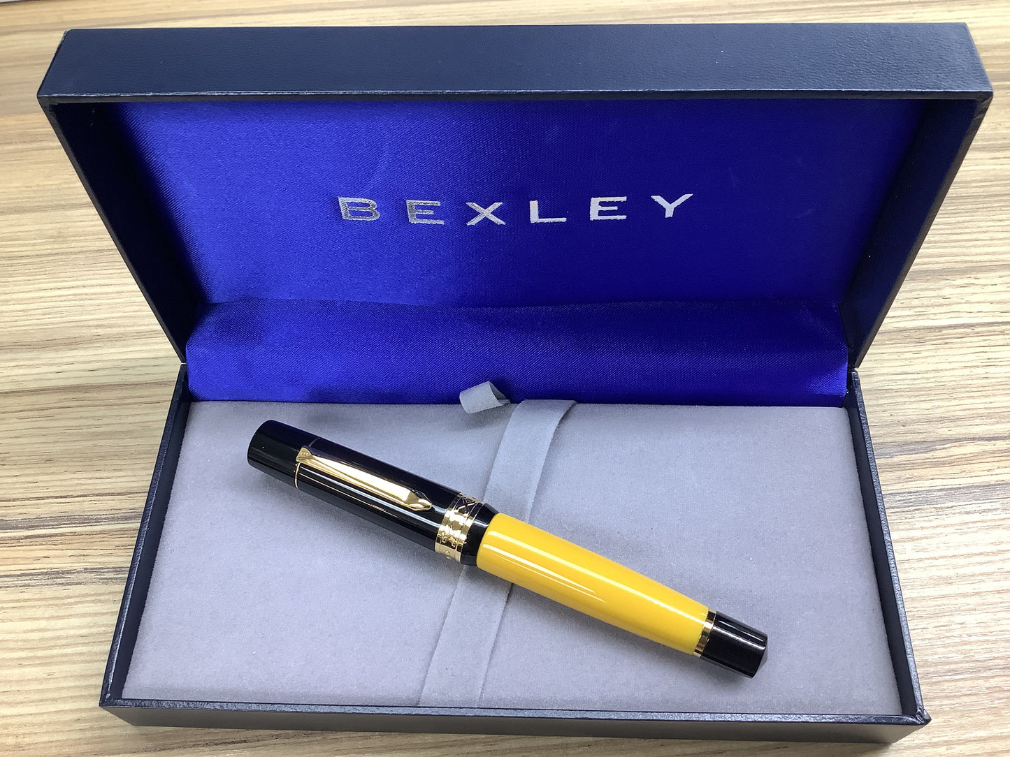 Bexley Tea Time Yellow 1993-2013  Two Tone 14k Gold Nib - Fountain Pen