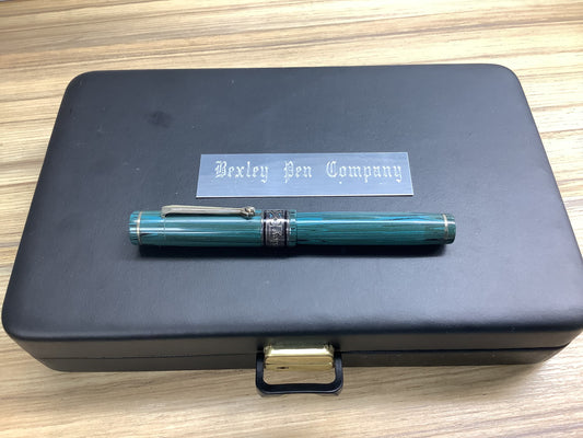 Bexley "Decoband" Bluewood Two Tone 18k Gold Nib - Fountain Pen