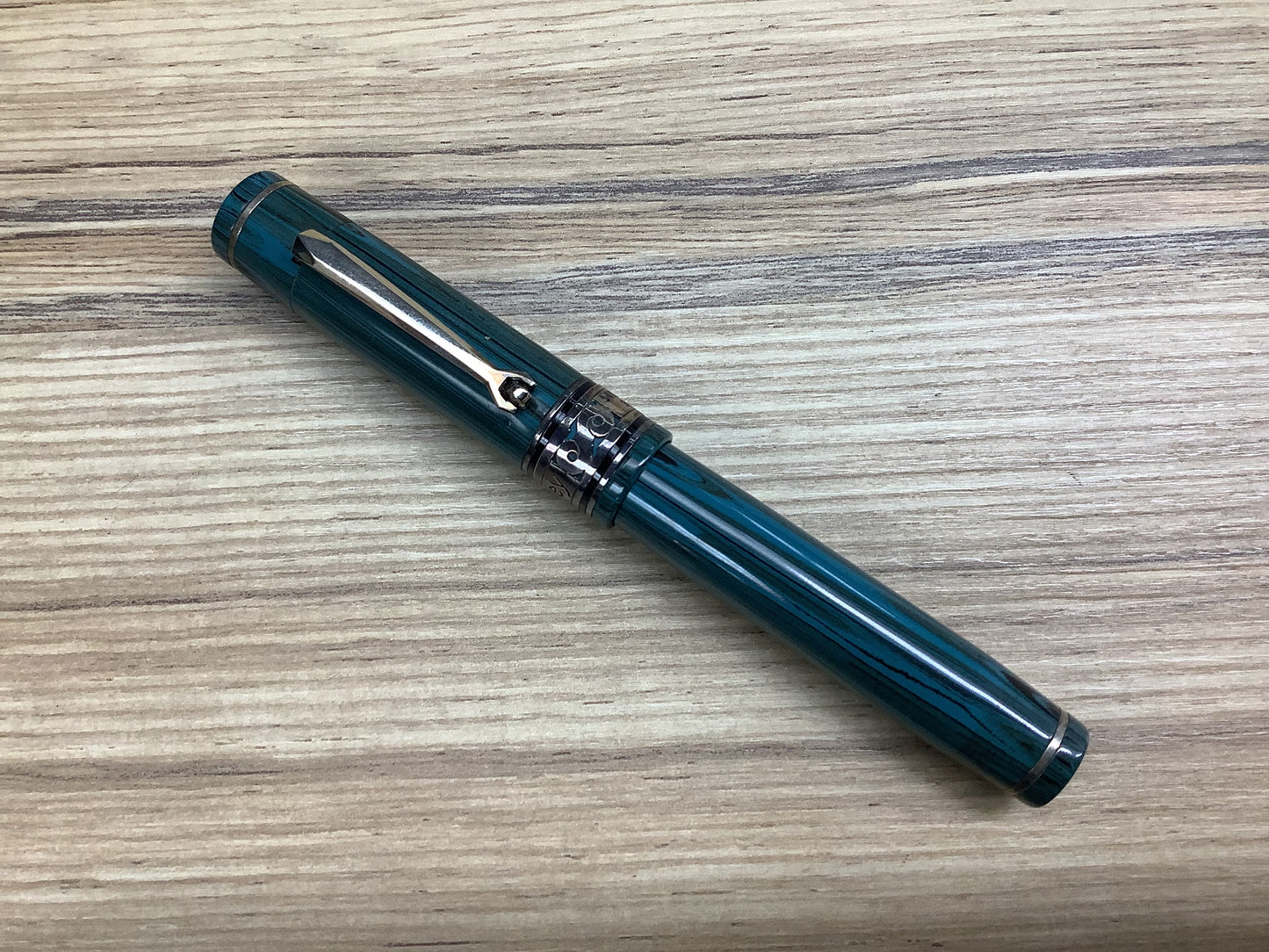 Bexley "Decoband" Bluewood Two Tone 18k Gold Nib - Fountain Pen