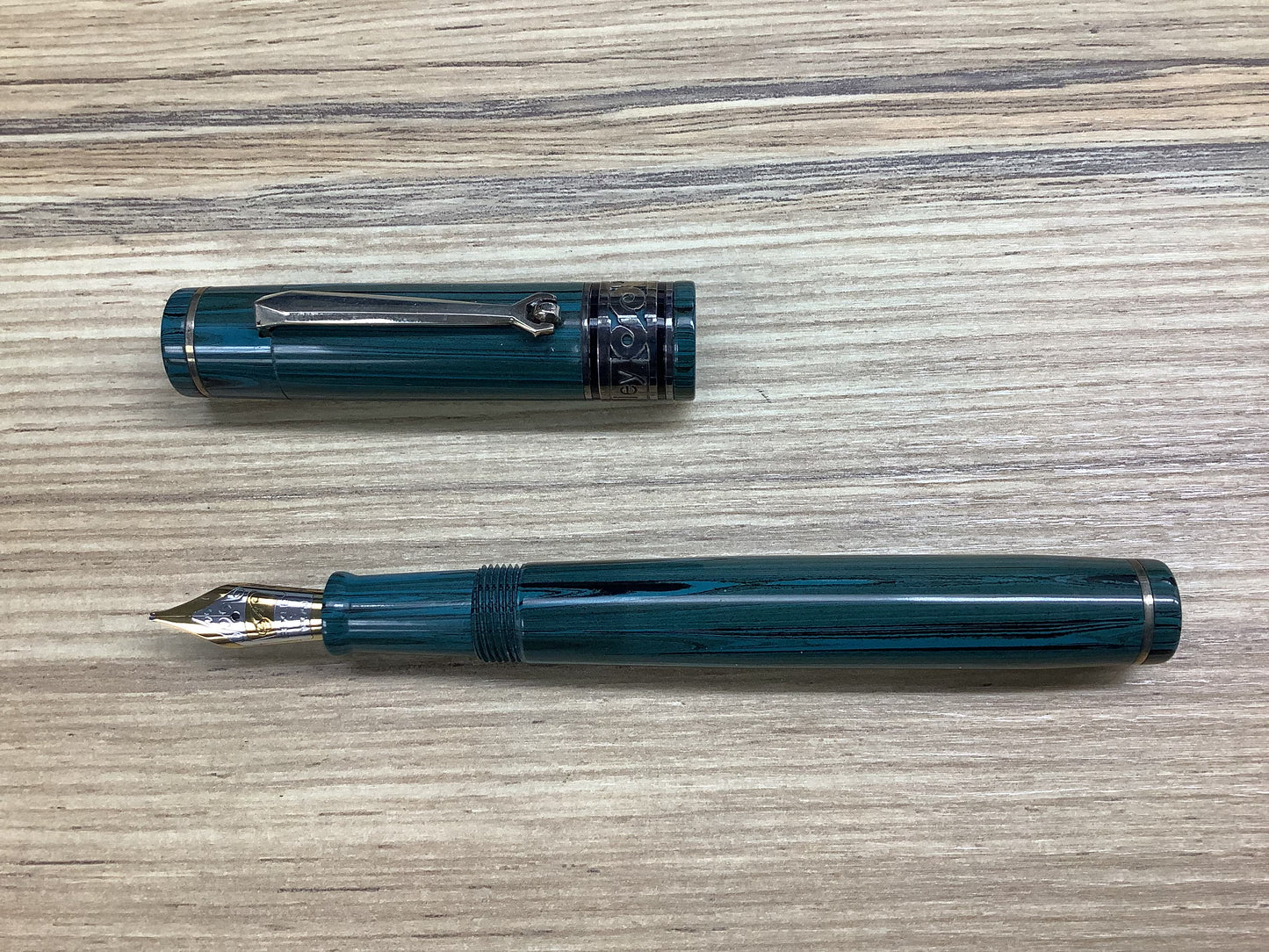 Bexley "Decoband" Bluewood Two Tone 18k Gold Nib - Fountain Pen