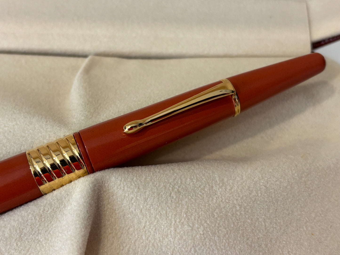Bexley Taper Cap Orange Ebonite Gold Trim (Circa 2001) - Fountain Pen