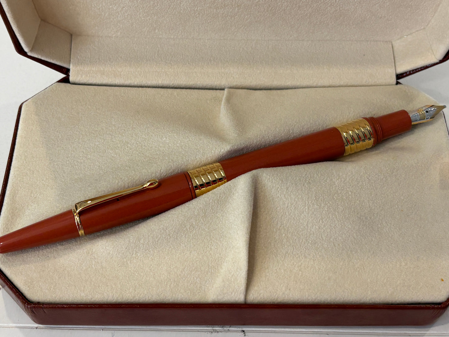 Bexley Taper Cap Orange Ebonite Gold Trim (Circa 2001) - Fountain Pen
