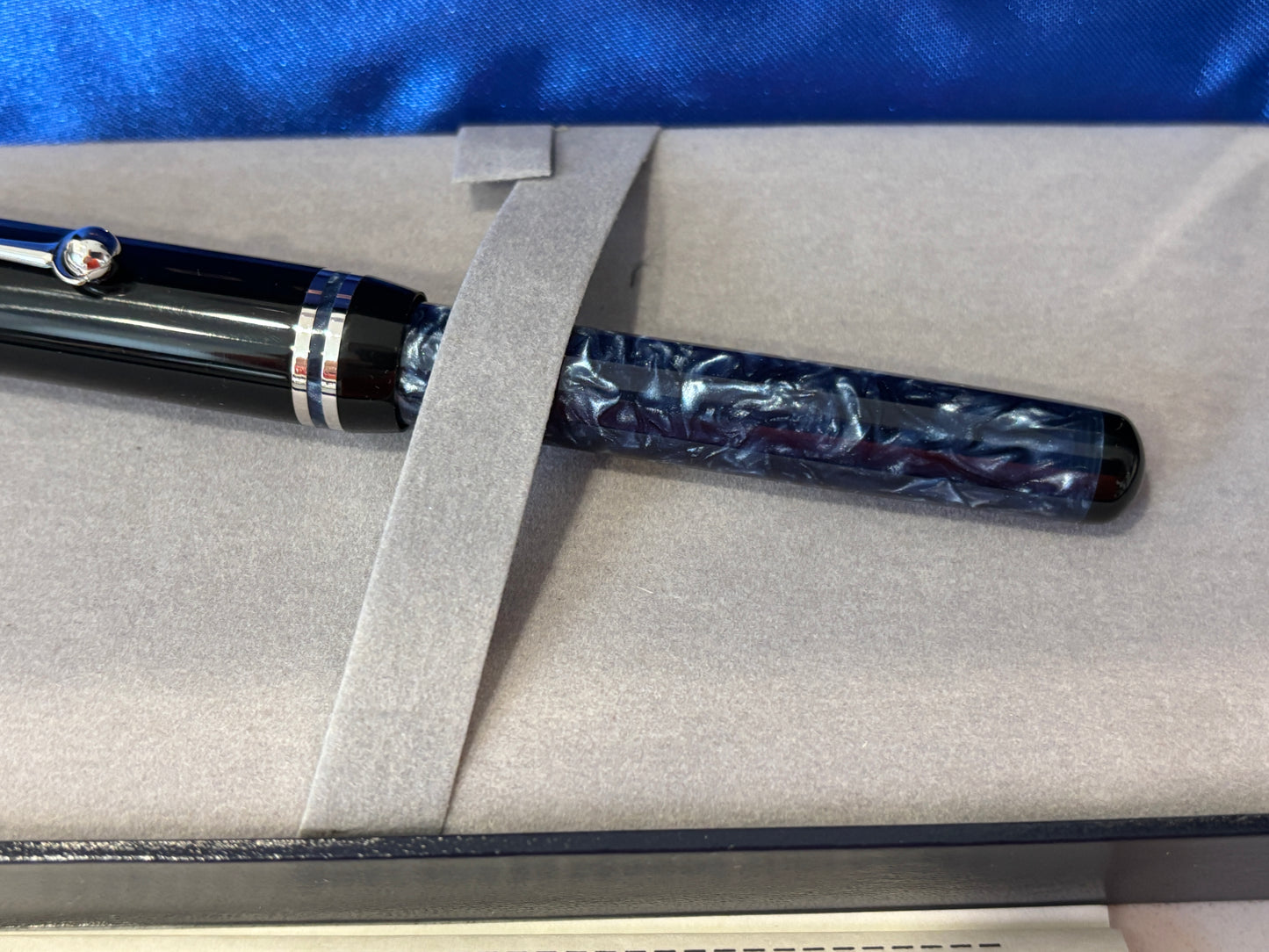 Bexley The Ohio Cities Batavia Blue Velvet Rhodium Trim (Circa 2008) - Fountain Pen
