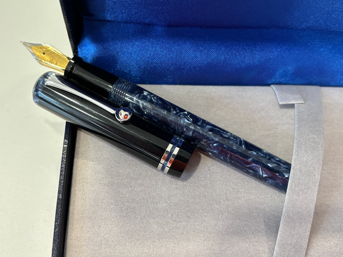 Bexley The Ohio Cities Batavia Blue Velvet Rhodium Trim (Circa 2008) - Fountain Pen