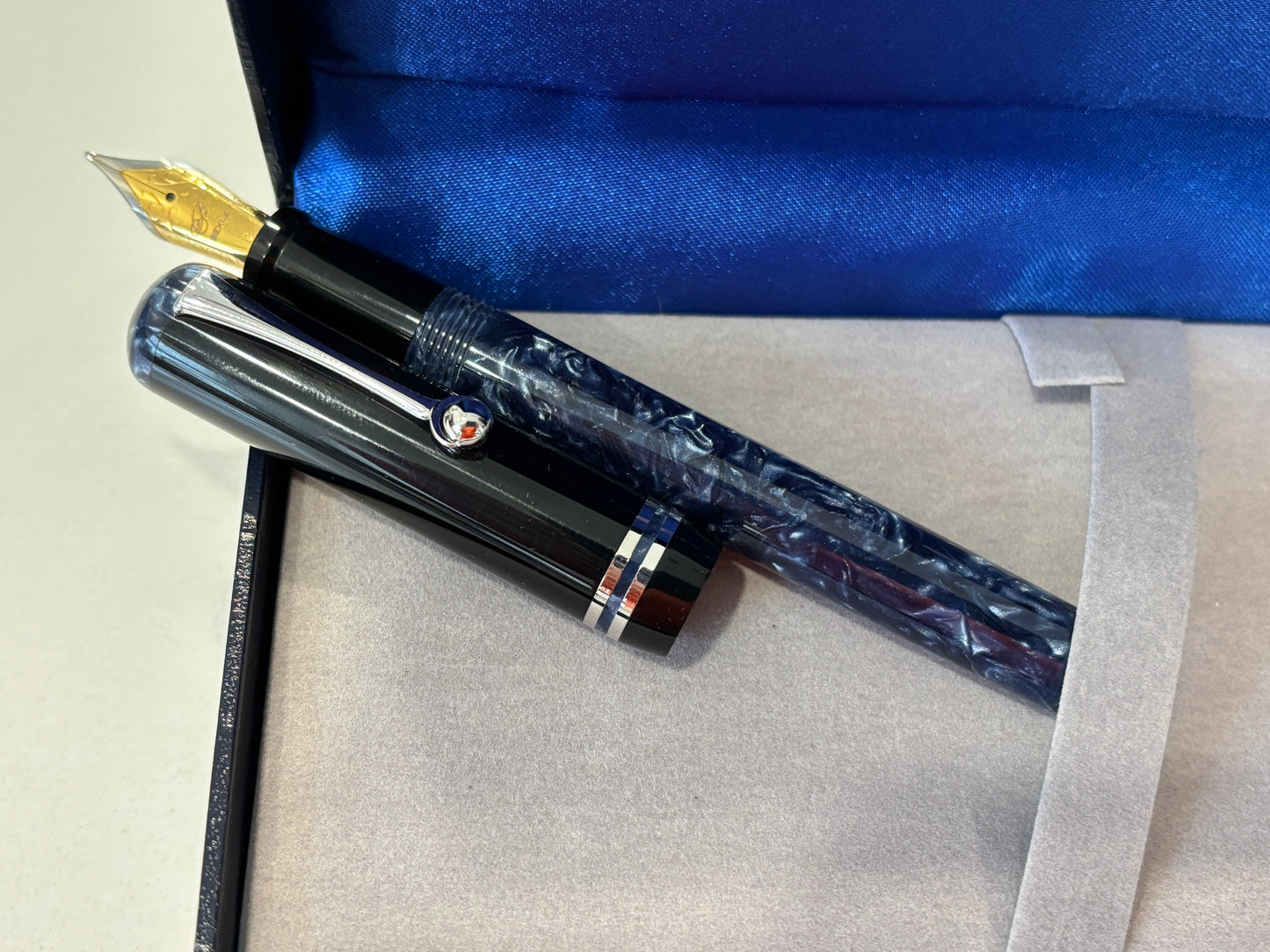 Bexley The Ohio Cities Batavia Blue Velvet Rhodium Trim (Circa 2008) - Fountain Pen