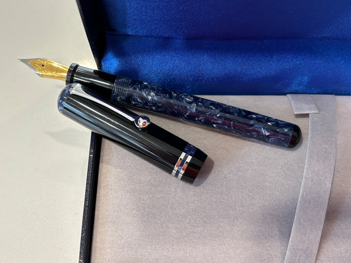 Bexley The Ohio Cities Batavia Blue Velvet Rhodium Trim (Circa 2008) - Fountain Pen