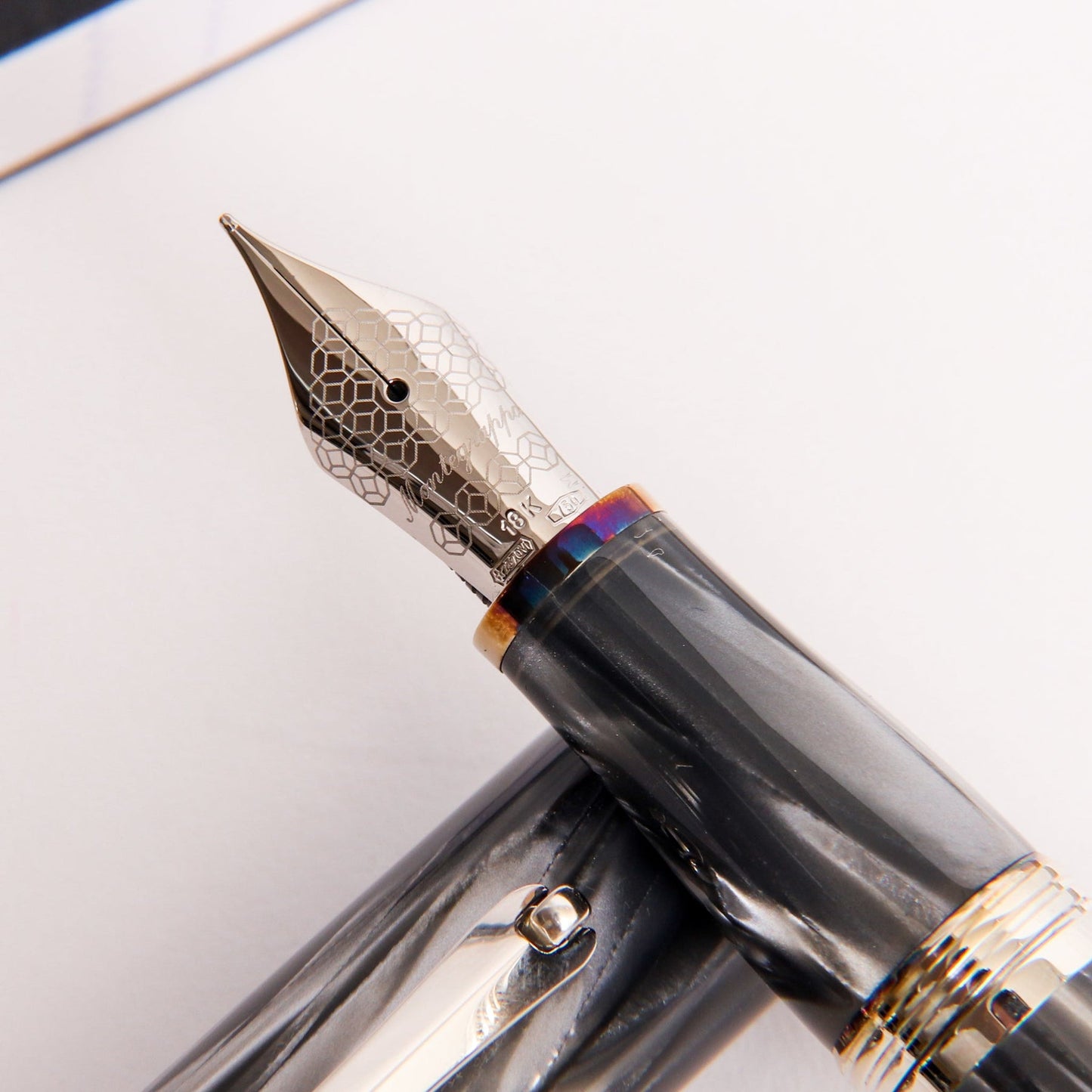 Montegrappa Celluloid Masters Arte Pearl Grey