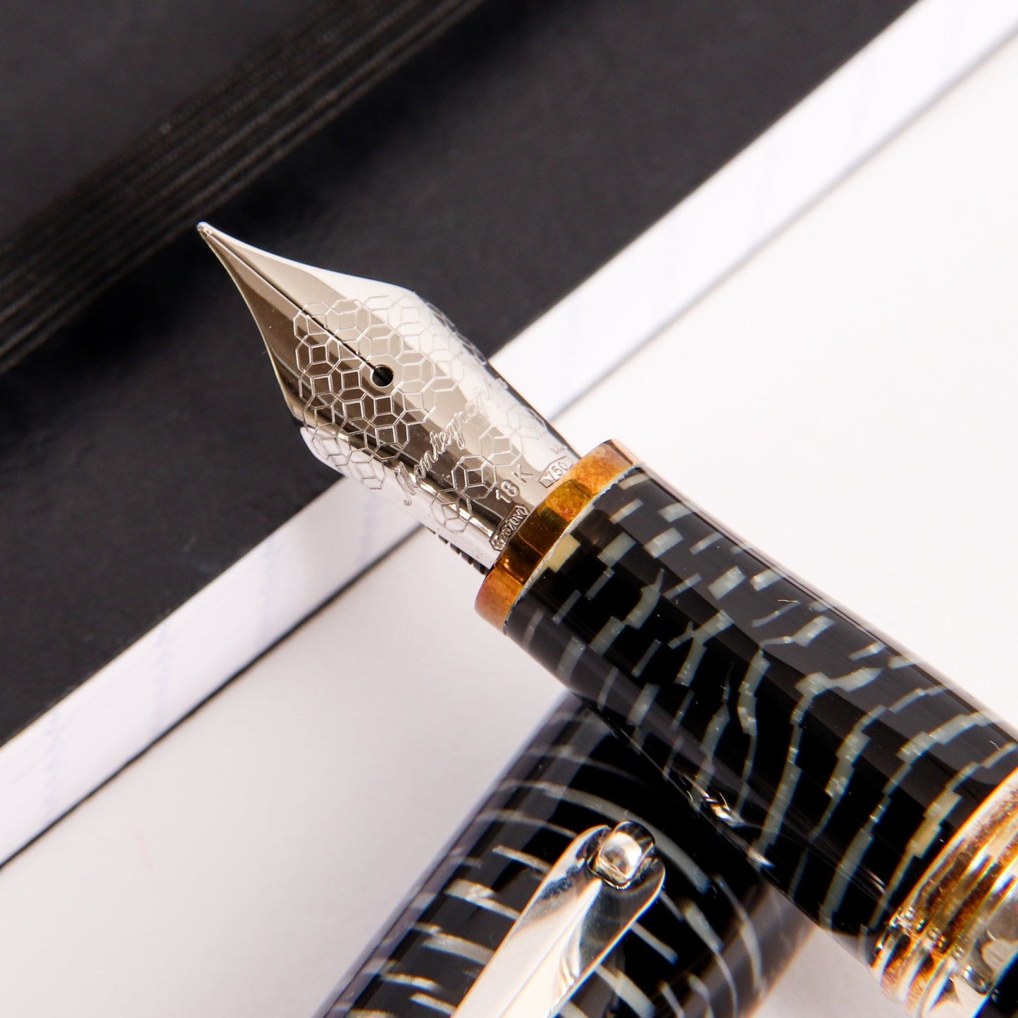 Montegrappa Celluloid Masters Arte Zebra