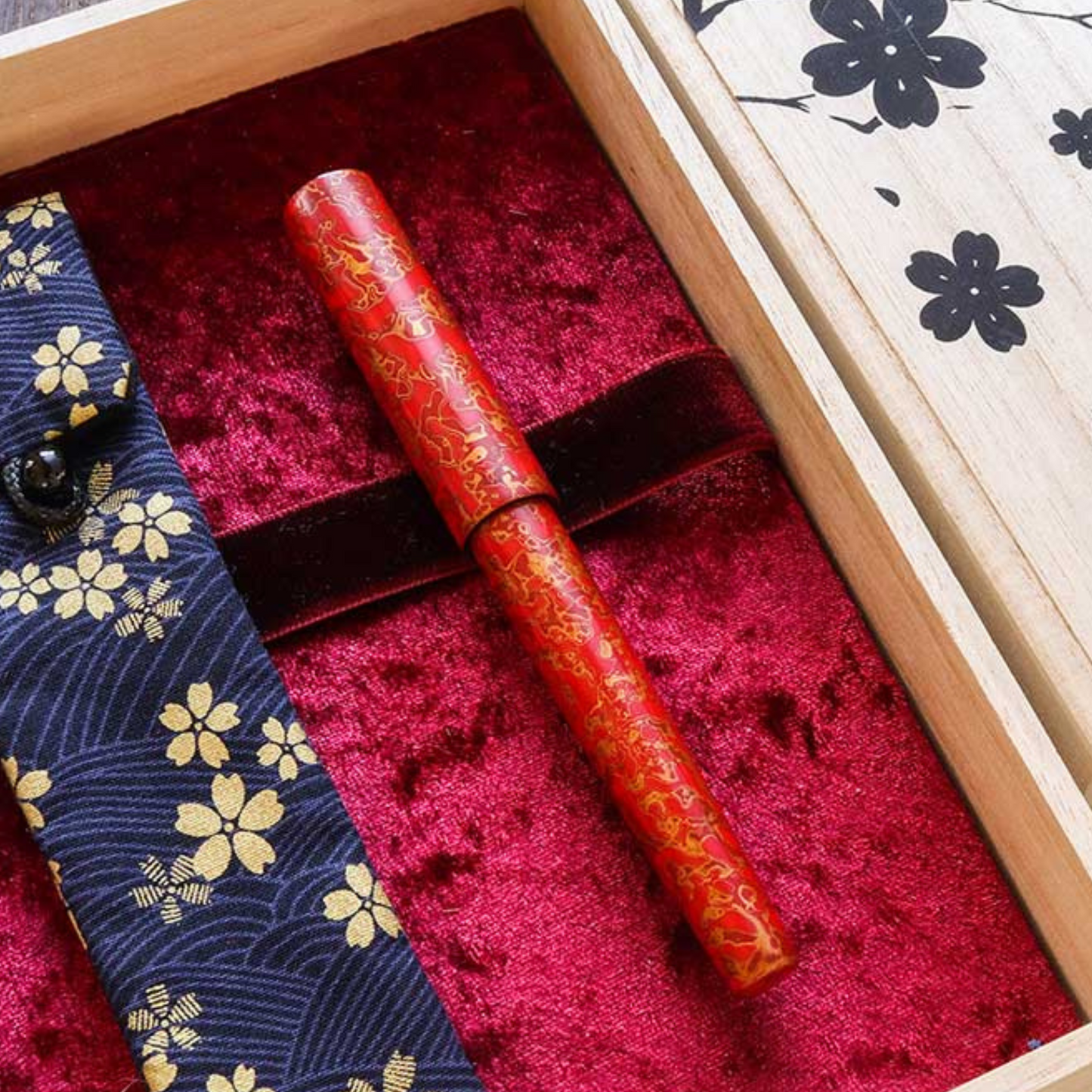 Wancher Sekai Saihi Urushi Aka-age Original Fountain Pen