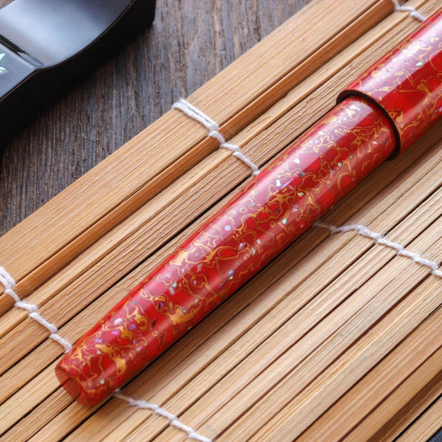 Wancher Sekai Saihi Urushi Aka-age Raden Fountain Pen