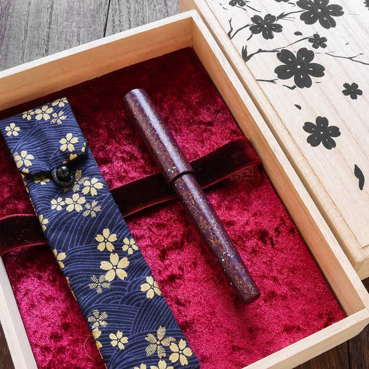 Wancher Sekai Saihi Urushi Murasaki-age Raden Fountain Pen
