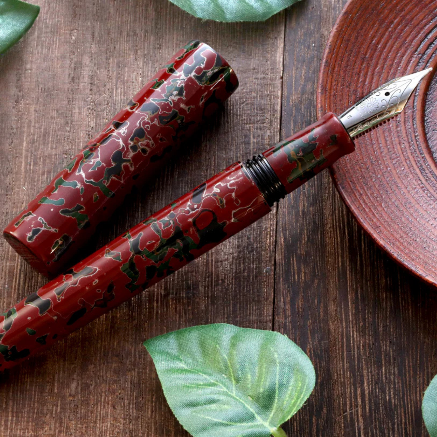 Wancher Sekai Tsugaru Urushi Aka-age Fountain Pen