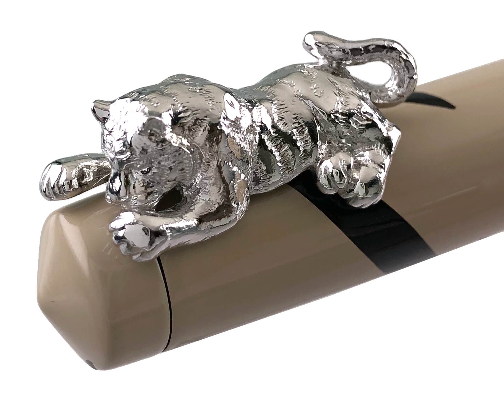 Nakaya Naka-ai Writer Pen of the Year 2022 - White Tiger - nibs.com