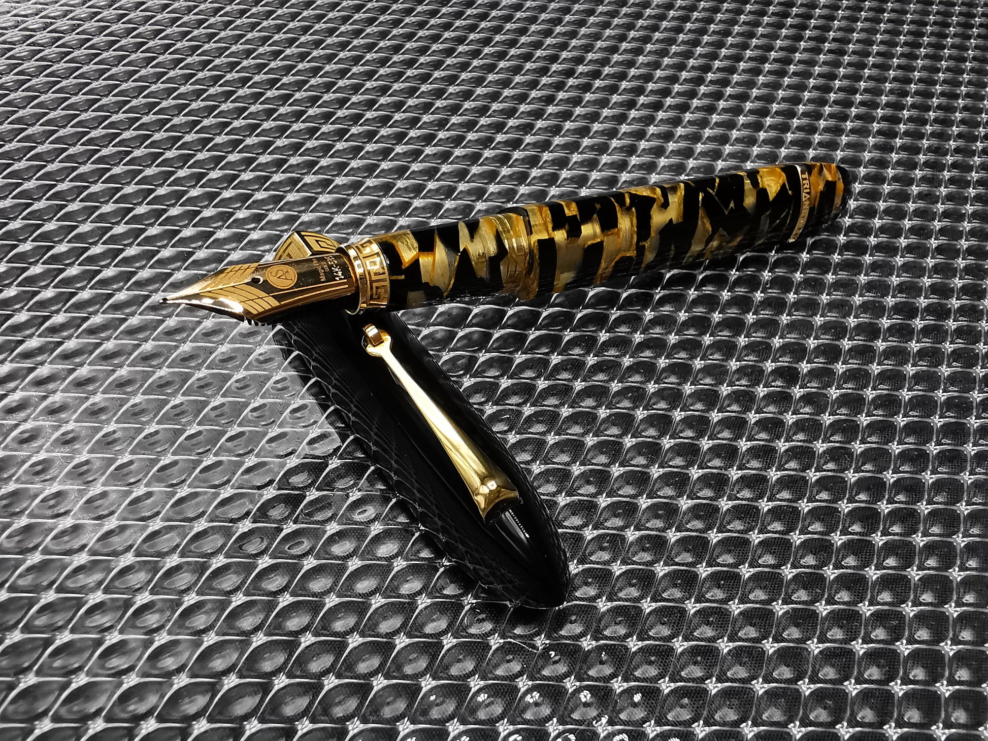 ASC Triangolo Black Lucens Gold Limited Edition - nibs.com